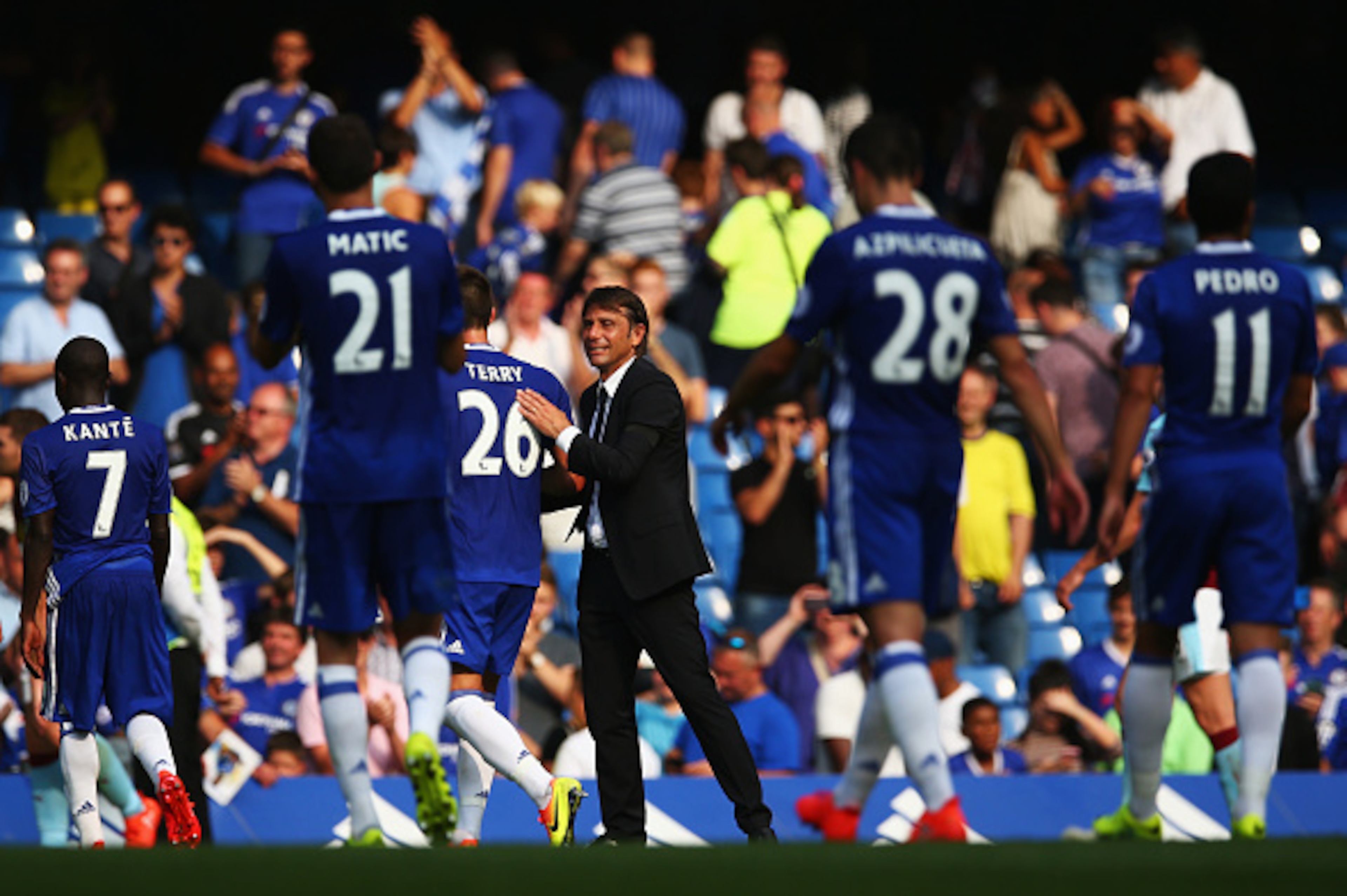 LONDON, ENGLAND - AUGUST 27: Antonio Conte, Manager of Chelsea claps the fans after the final whistle during the Premier League match between Chelsea and Burnley at Stamford Bridge on August 27, 2016 in London, England. (Photo by Steve Bardens/Getty Imag LONDON, ENGLAND - AUGUST 27: Antonio Conte, Manager of Chelsea claps the fans after the final whistle during the Premier League match between Chelsea and Burnley at Stamford Bridge on August 27, 2016 in London, England. (Photo by Steve Bardens/Getty Imag