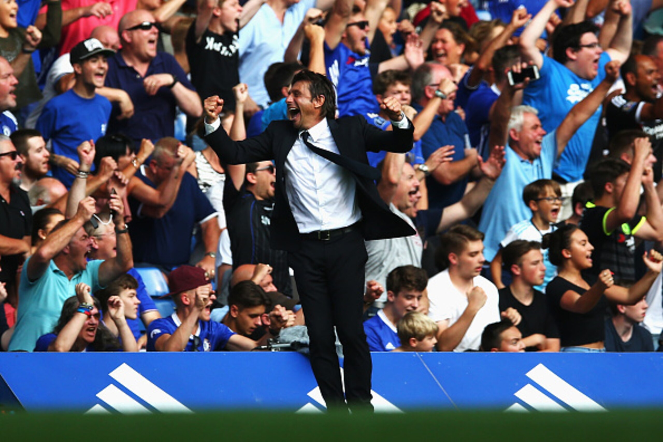 LONDON, ENGLAND - AUGUST 27: Antonio Conte, Manager of Chelsea celebrates his sides third goal during the Premier League match between Chelsea and Burnley at Stamford Bridge on August 27, 2016 in London, England. (Photo by Steve Bardens/Getty Images) LONDON, ENGLAND - AUGUST 27: Antonio Conte, Manager of Chelsea celebrates his sides third goal during the Premier League match between Chelsea and Burnley at Stamford Bridge on August 27, 2016 in London, England. (Photo by Steve Bardens/Getty Images)