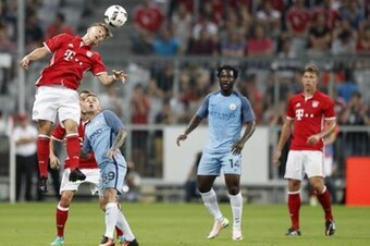 Dorsch (l.) impressed after coming on for Xabi Alonso against Manchester City, helping Bayern to a 1-0 win.