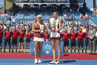 Angelique Kerber (left) and Karolina Pliskova (right) at the 2016 Western & Southern Open.