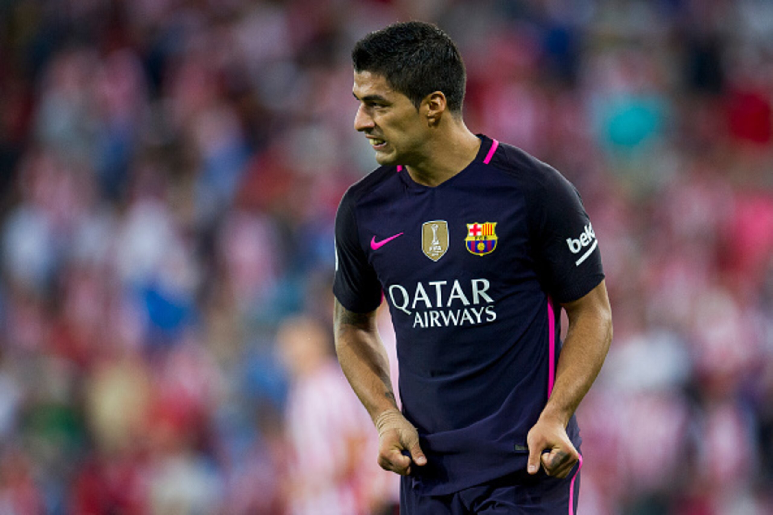 BILBAO, SPAIN - AUGUST 28:  Luis Suarez of FC Barcelona reacts during the La Liga match between Athletic Club Bilbao and FC Barcelona at San Mames Stadium on August 28, 2016 in Bilbao, Spain.  (Photo by Juan Manuel Serrano Arce/Getty Images)