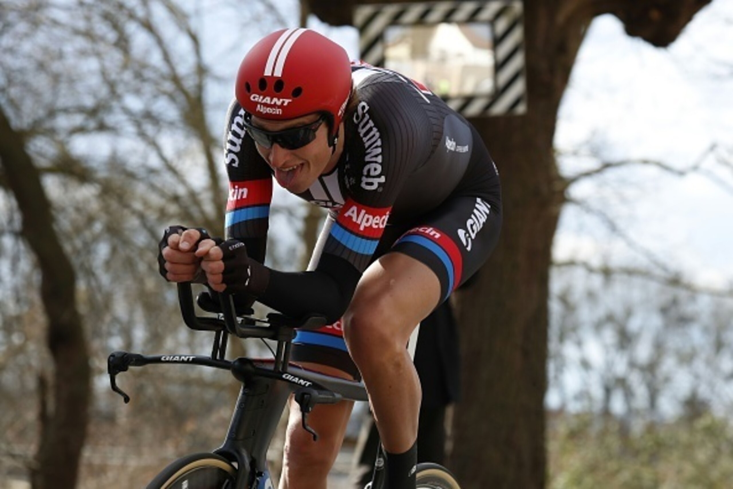 Sweden's Tobias Ludvigsson competes during the 6,1km individual time-trial on March 6, 2016 in Conflans-Sainte-Honorine, during the 74th edition of the Paris-Nice cycling race. / AFP / KENZO TRIBOUILLARD        (Photo credit should read KENZO TRIBOUILLARD