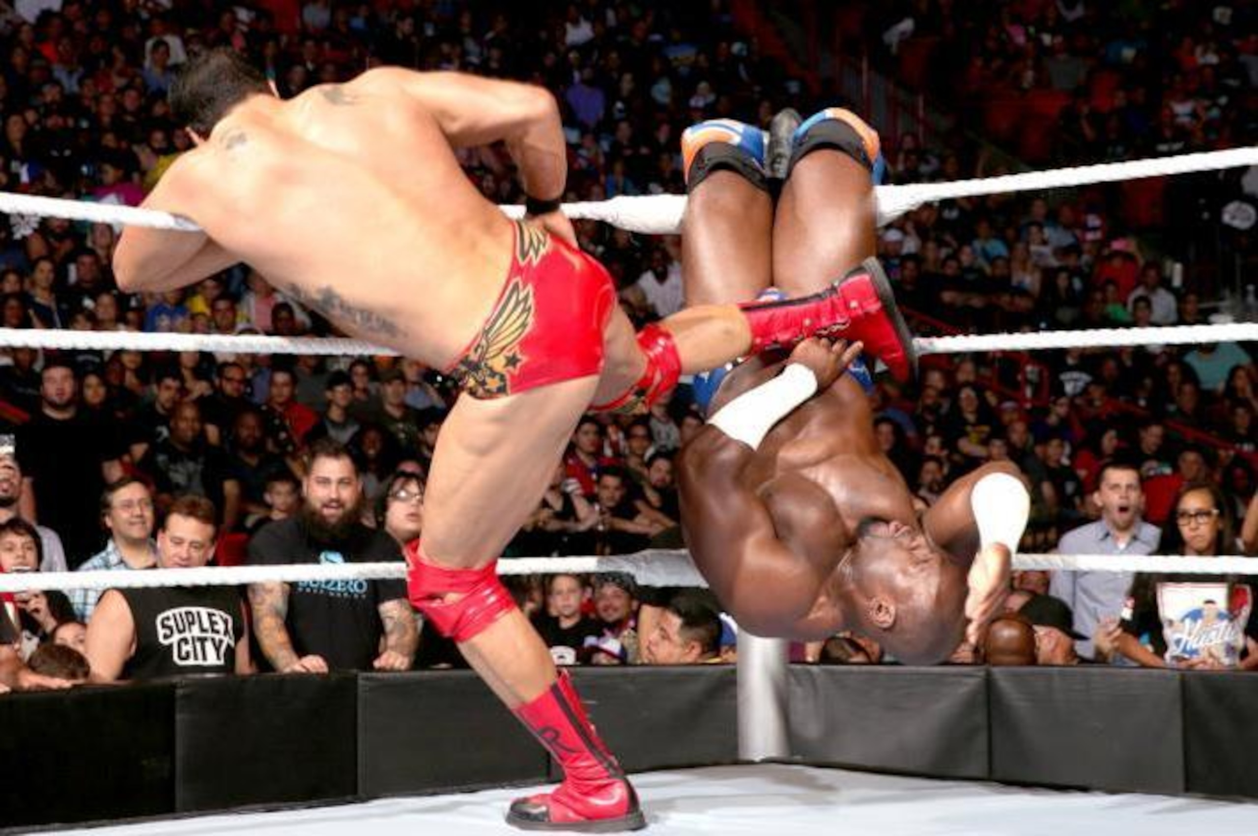 Alberto Del Rio attacks Apollo Crews in the corner.