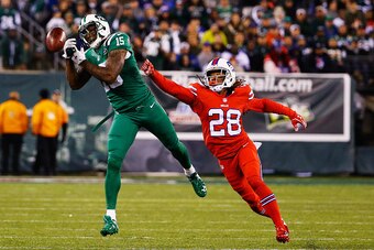 EAST RUTHERFORD, NJ - NOVEMBER 12:  Brandon Marshall #15 of the New York Jets cannot catch a pass against  Ronald Darby #28 of the Buffalo Bills in the fourth Quarter  during their game at MetLife Stadium on November 12, 2015 in East Rutherford, New Jerse