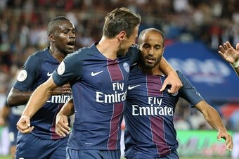 PARIS, FRANCE - SEPTEMBER 09:  Lucas Moura of Paris Saint-Germain celebrate his goal with Grzegorz Krychowiak and Blaise Matuidi during the French Ligue 1 match between Paris Saint-Germain and AS Saint-Etienne at Parc des Princes on September 9, 2016 in P
