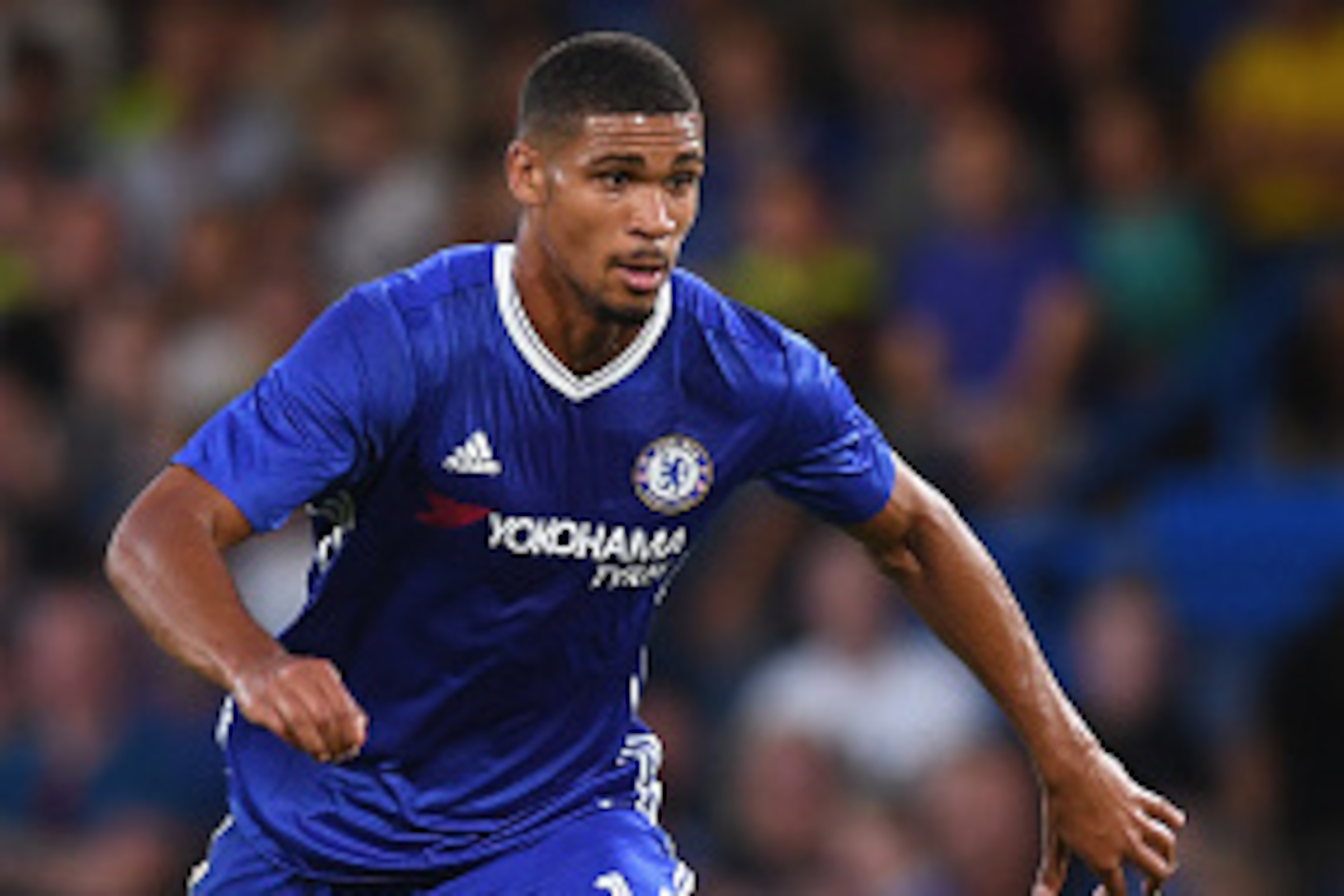 LONDON, ENGLAND - AUGUST 23: Ruben Loftus-Cheek of Chelsea in action during the EFL Cup second round match between Chelsea and Bristol Rovers at Stamford Bridge on August 23, 2016 in London, England.  (Photo by Michael Regan/Getty Images )