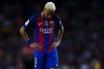 BARCELONA, SPAIN - SEPTEMBER 10:  Neymar Jr. of FC Barcelona reacts after missing a chance to score during the La Liga match between FC Barcelona and Deportivo Alaves at Camp Nou stadium on September 10, 2016 in Barcelona, Spain.  (Photo by David Ramos/Ge