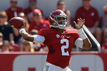 TUSCALOOSA, AL - SEPTEMBER 10:  Jalen Hurts #2 of the Alabama Crimson Tide looks to pass against the Western Kentucky Hilltoppers at Bryant-Denny Stadium on September 10, 2016 in Tuscaloosa, Alabama.  (Photo by Kevin C. Cox/Getty Images)