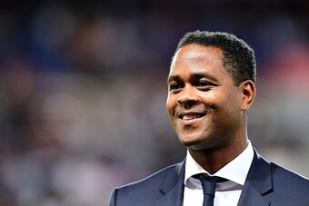Paris Saint-Germain's Dutch Sports Director Patrick Kluivert looks on during the French L1 football match between Paris Saint-Germain and Saint-Etienne at the Parc des Princes stadium in Paris on September 9, 2016. 

 / AFP / FRANCK FIFE        (Photo cre