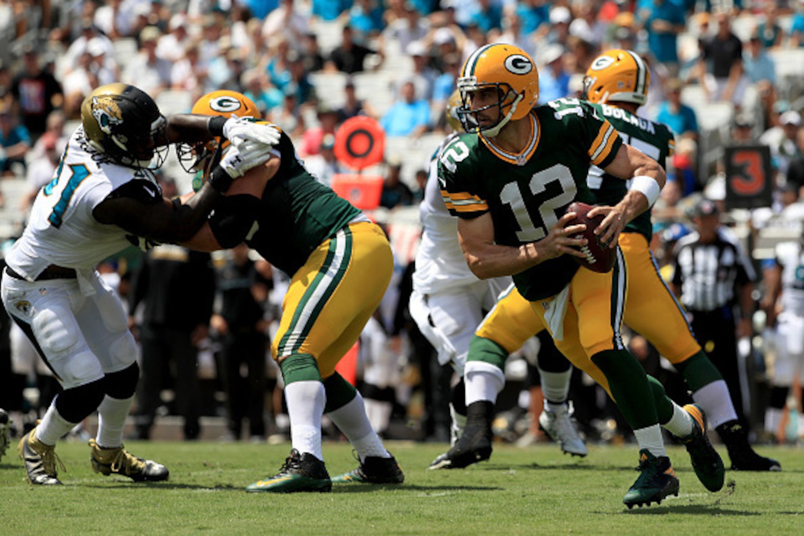 JACKSONVILLE, FL - SEPTEMBER 11:  Aaron Rodgers #12 of the Green Bay Packers rolls out during the game against the Jacksonville Jaguars at EverBank Field on September 11, 2016 in Jacksonville, Florida.  (Photo by Mike Ehrmann/Getty Images)