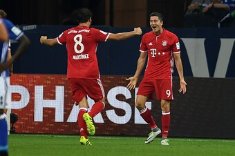 Bayern Munich's Polish striker Robert Lewandowski (R) celebrate scoring the opening goal with  Spanish teammate Javier Martinez during the German first division Bundesliga football match between Schalke 04 and FC Bayern Munich in Gelsenkirchen, western Ge