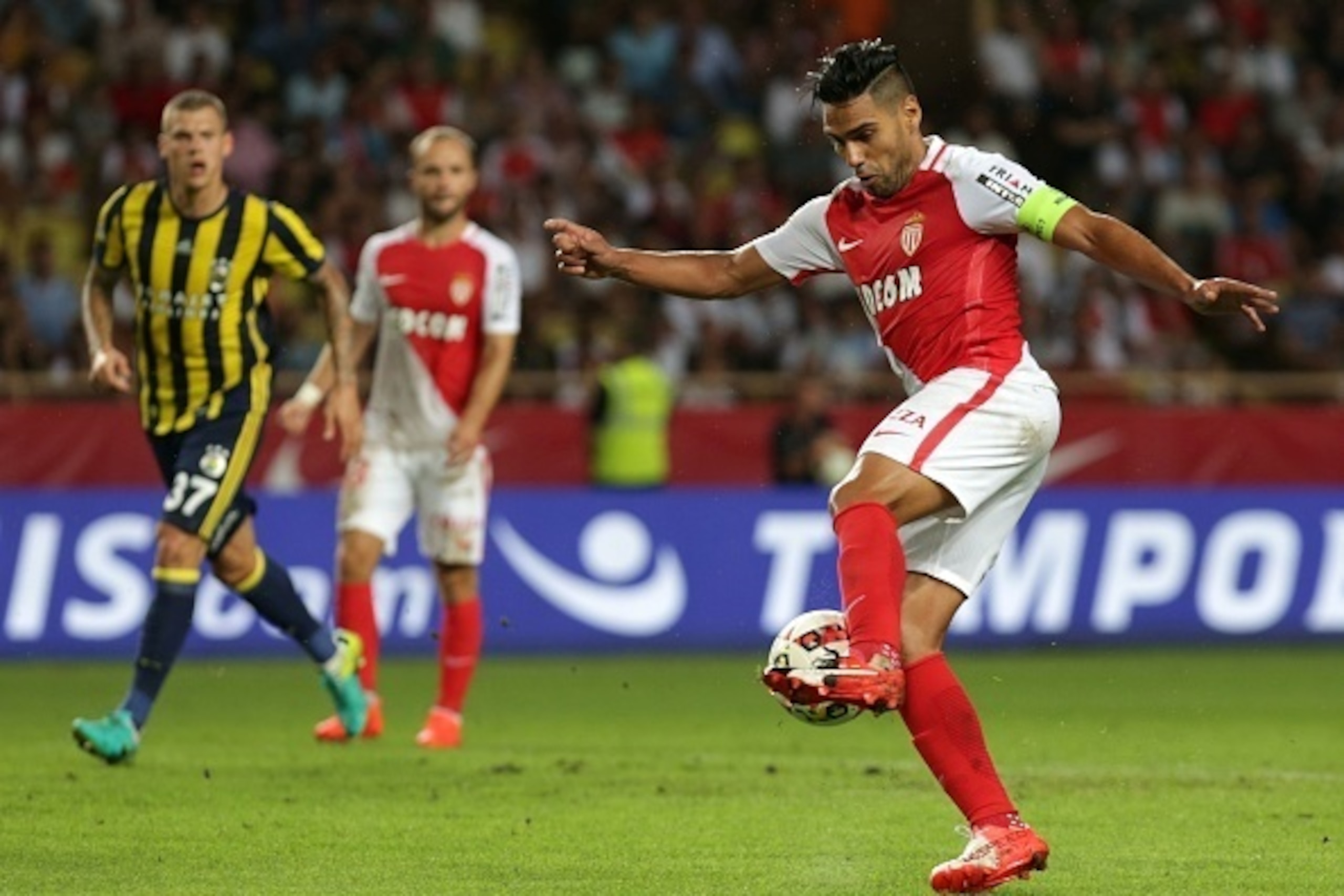 Monaco's Colombian forward Radamel Falcao controls the ball during the Champions League Third qualifying football match game between Monaco and Fenerbahce on August 3, 2016, at the Louis II stadium in Monaco.  / AFP / JEAN CHRISTOPHE MAGNENET        (Phot