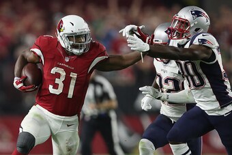 GLENDALE, AZ - SEPTEMBER 11:  Running back David Johnson #31 of the Arizona Cardinals rushes the football for 45 yards against free safety Duron Harmon #30 of the New England Patriots during the fourth quarter of the NFL game at the University of Phoenix 