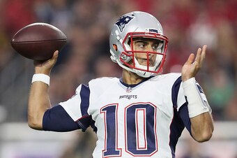 GLENDALE, AZ - SEPTEMBER 11:  Quarterback Jimmy Garoppolo #10 of the New England Patriots throws a pass during the first quarter of the NFL game against the Arizona Cardinals at the University of Phoenix Stadium on September 11, 2016 in Glendale, Arizona.