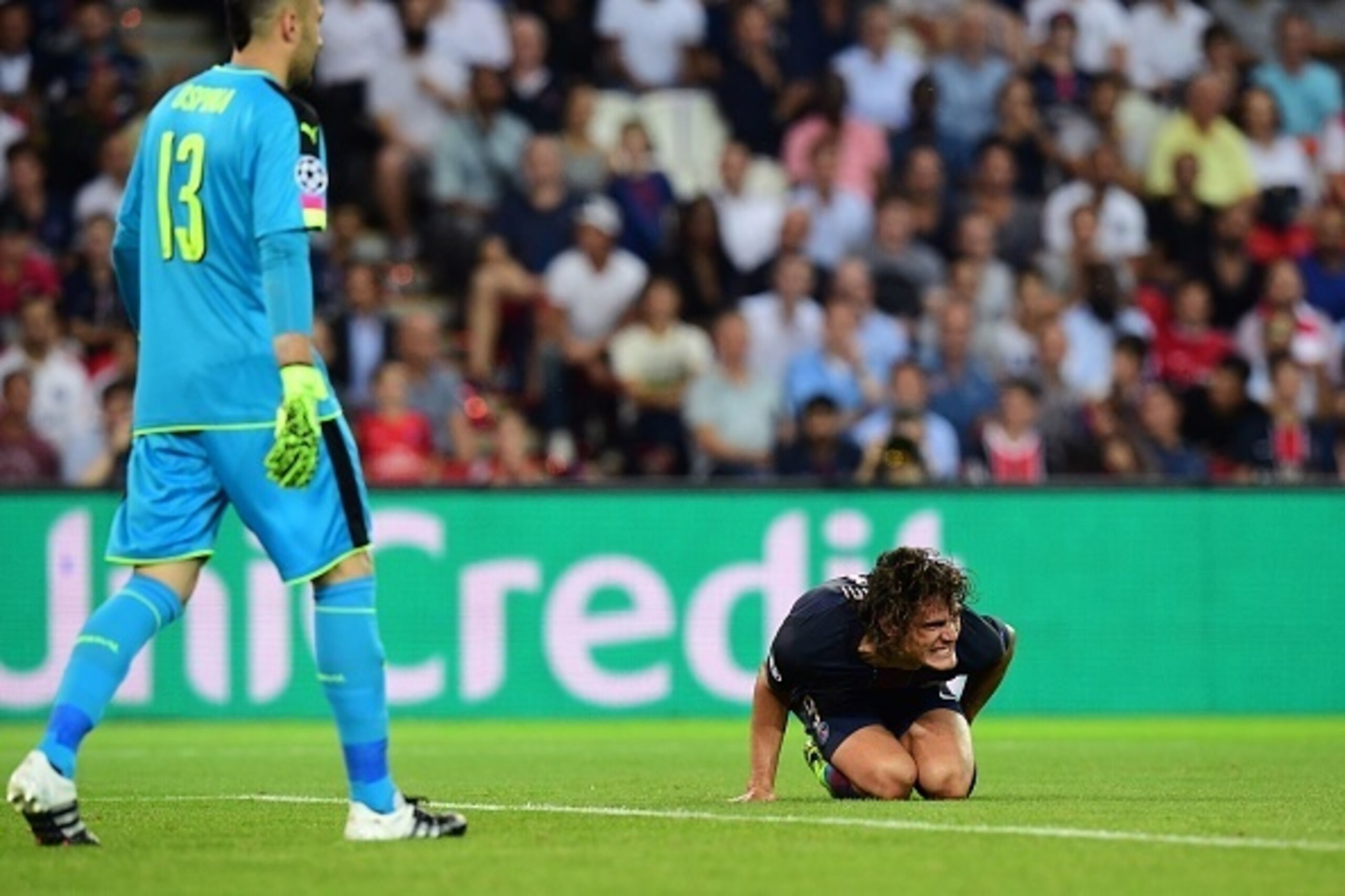 Paris Saint-Germain's Uruguayan forward Edinson Cavani (R) reacts next to Arsenal's Colombian goalkeeper David Ospina during the UEFA Champions League Group A football match between Paris-Saint-Germain vs Arsenal FC, on September 13, 2016 at the Parc des 