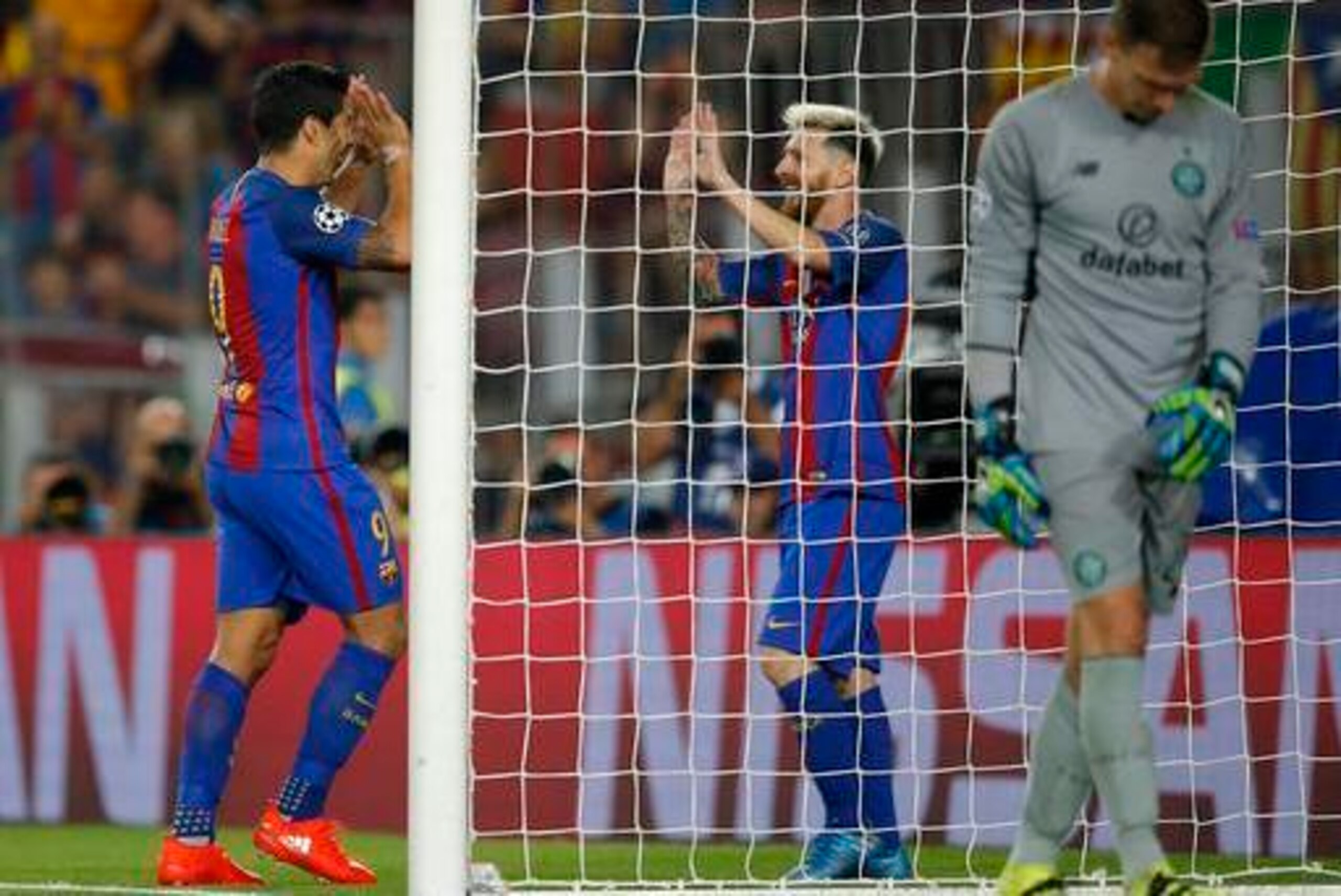 Messi and Suarez high-five.