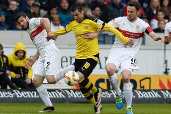 Stuttgart's Argentine defender Emiliano Adriano Insua (L) and midfielder Christian Gentner (R) vie for the ball with Dortmund's Armenian midfielder Henrikh Mkhitaryan during the German first division Bundesliga football match between VfB Stuttgart and Bor