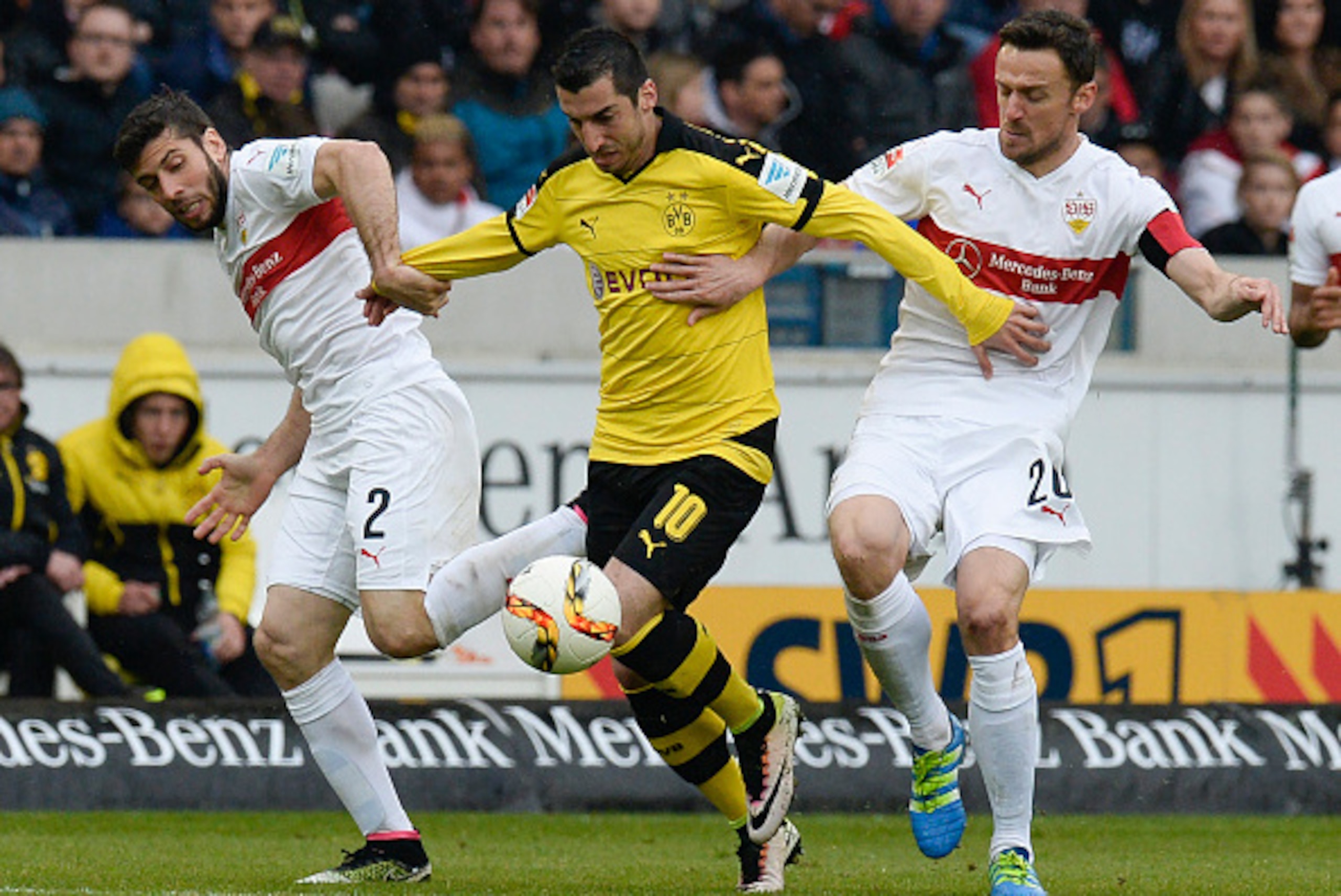 Stuttgart's Argentine defender Emiliano Adriano Insua (L) and midfielder Christian Gentner (R) vie for the ball with Dortmund's Armenian midfielder Henrikh Mkhitaryan during the German first division Bundesliga football match between VfB Stuttgart and Bor