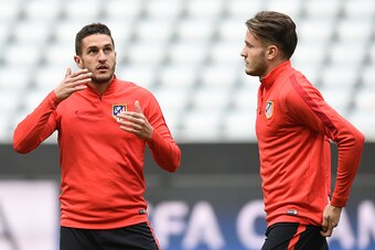 Atletico Madrid's midfielder Koke (L) and his teammate midfielder Saul Niguez chat during a training session on the eve of the Champions League semi-final, second-leg football match between Bayern Munich and Atletico Madrid in Munich, southern Germany, on