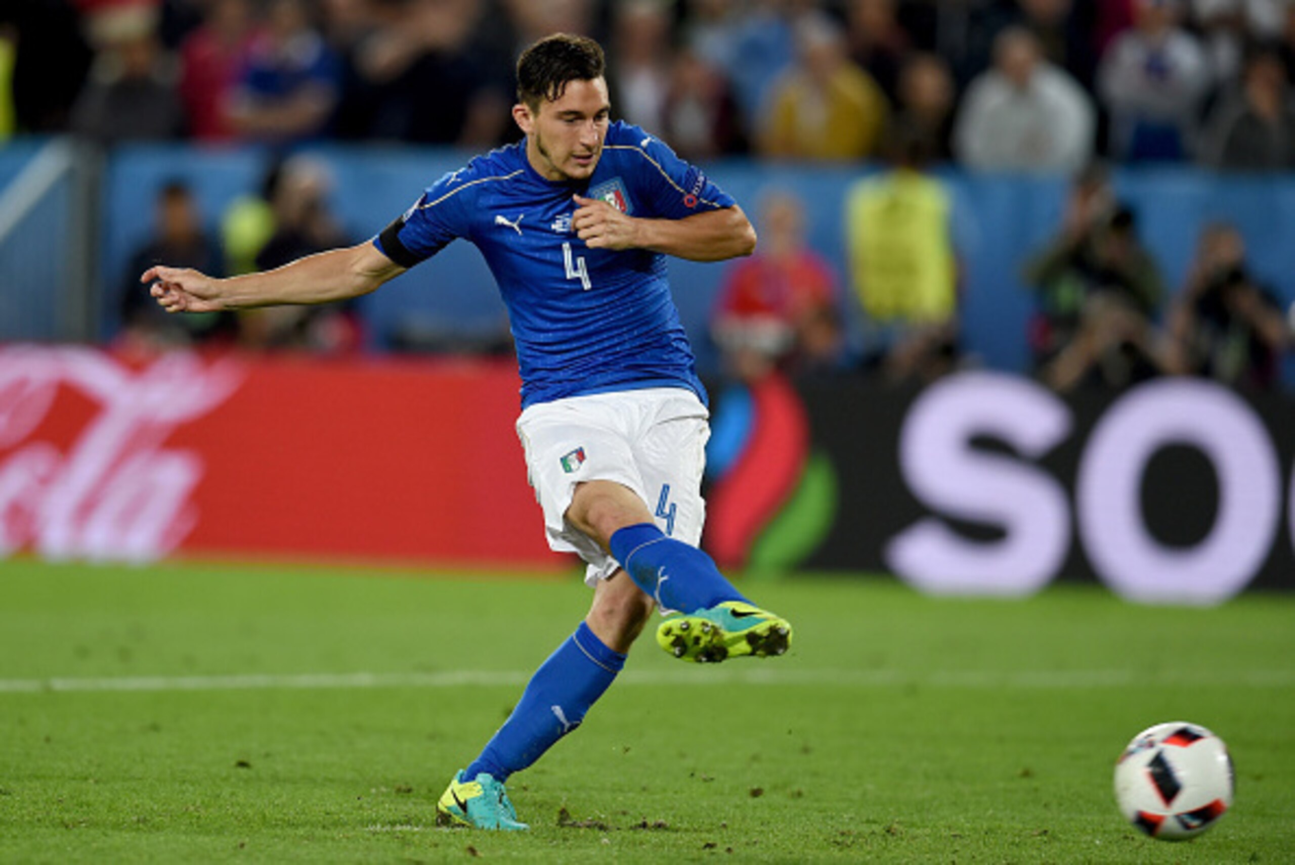 BORDEAUX, FRANCE - JULY 02:  Matteo Darmian of Italy misses during the penalty shoot out following the UEFA Euro 2016 Quarter Final match between Germany and Italy at Stade Matmut Atlantique on July 2, 2016 in Bordeaux, France.  (Photo by Claudio Villa/Ge