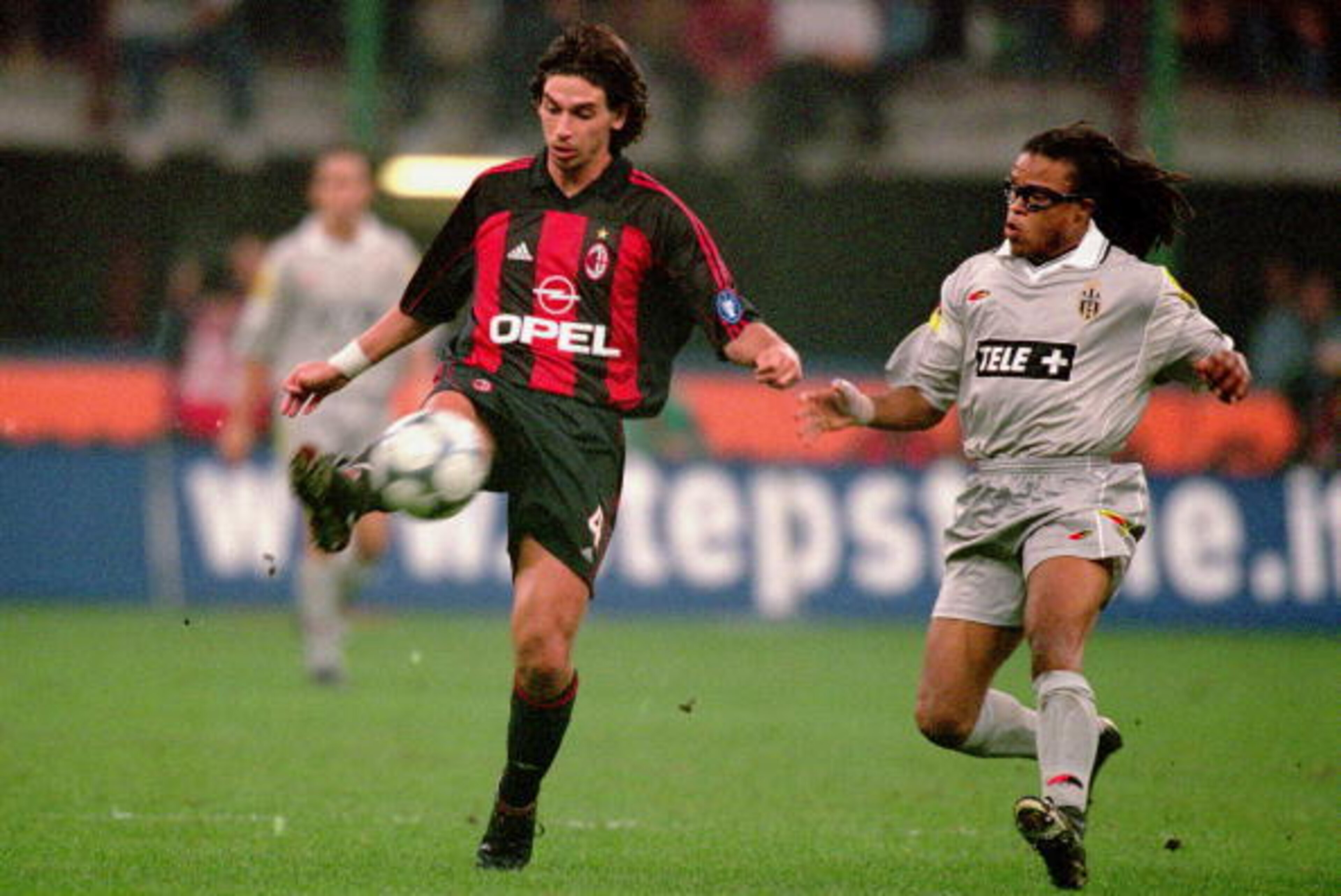 21 Oct 2000: Demetrio Albertini of AC Milan is closed down by Edgar Davids of Juventus during the Italian Serie A game played at the San Siro Stadium in Milan, Italy. The game ended in a 2-2 draw. \ Mandatory Credit: Claudio Villa /Allsport 21 Oct 2000: Demetrio Albertini of AC Milan is closed down by Edgar Davids of Juventus during the Italian Serie A game played at the San Siro Stadium in Milan, Italy. The game ended in a 2-2 draw. \ Mandatory Credit: Claudio Villa /Allsport