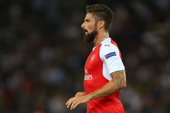 PARIS, FRANCE - SEPTEMBER 13: Olivier Giroud of Arsenal during the UEFA Champions League match between Paris Saint-Germain and Arsenal at Parc des Princes on September 13, 2016 in Paris, . (Photo by Catherine Ivill - AMA/Getty Images)