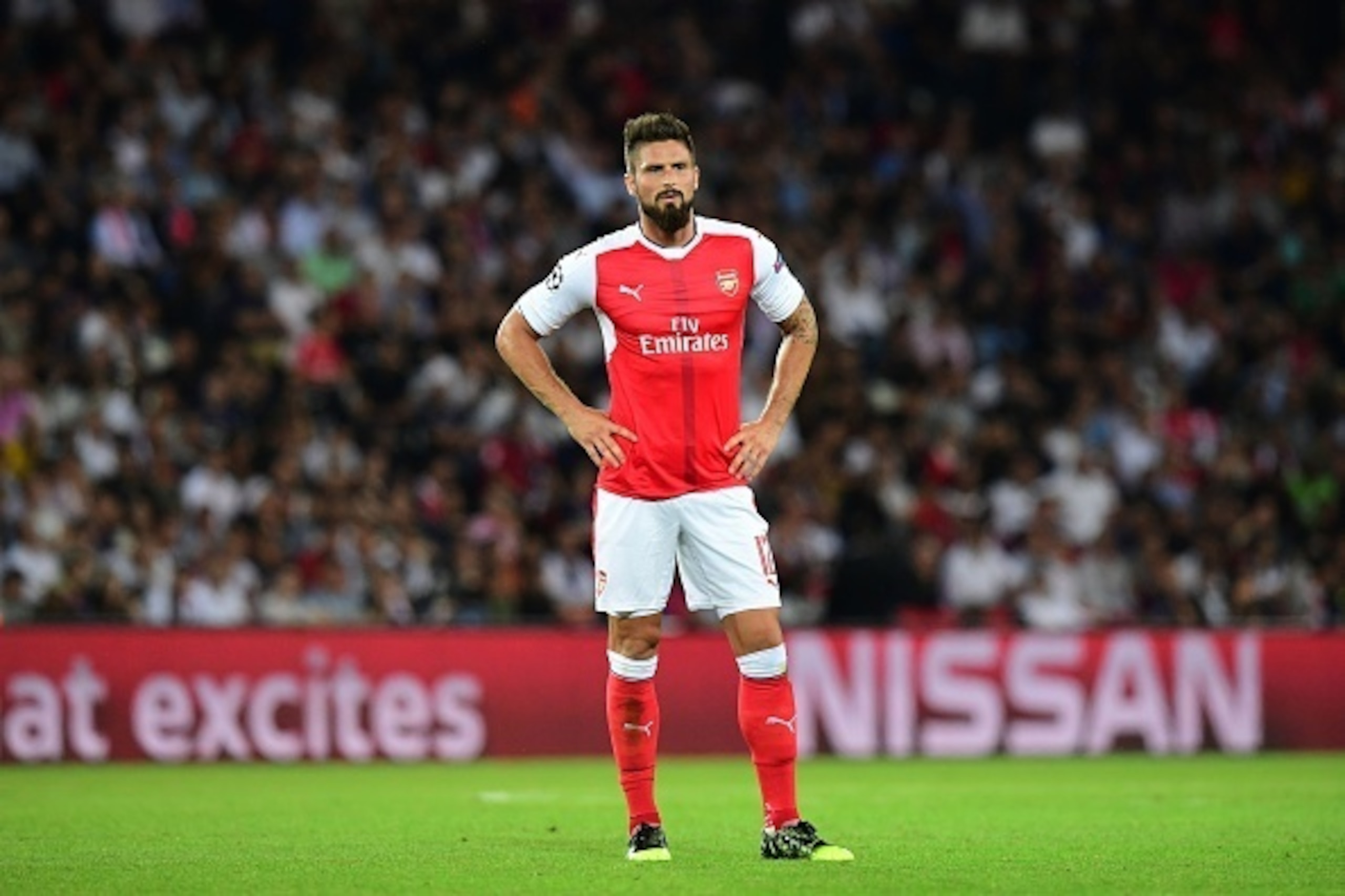 Arsenal's French forward Olivier Giroud reacts during the UEFA Champions League Group A football match between Paris-Saint-Germain vs Arsenal FC, on September 13, 2016 at the Parc des Princes stadium in Paris.  AFP PHOTO / FRANCK FIFE / AFP / FRANCK FIFE 