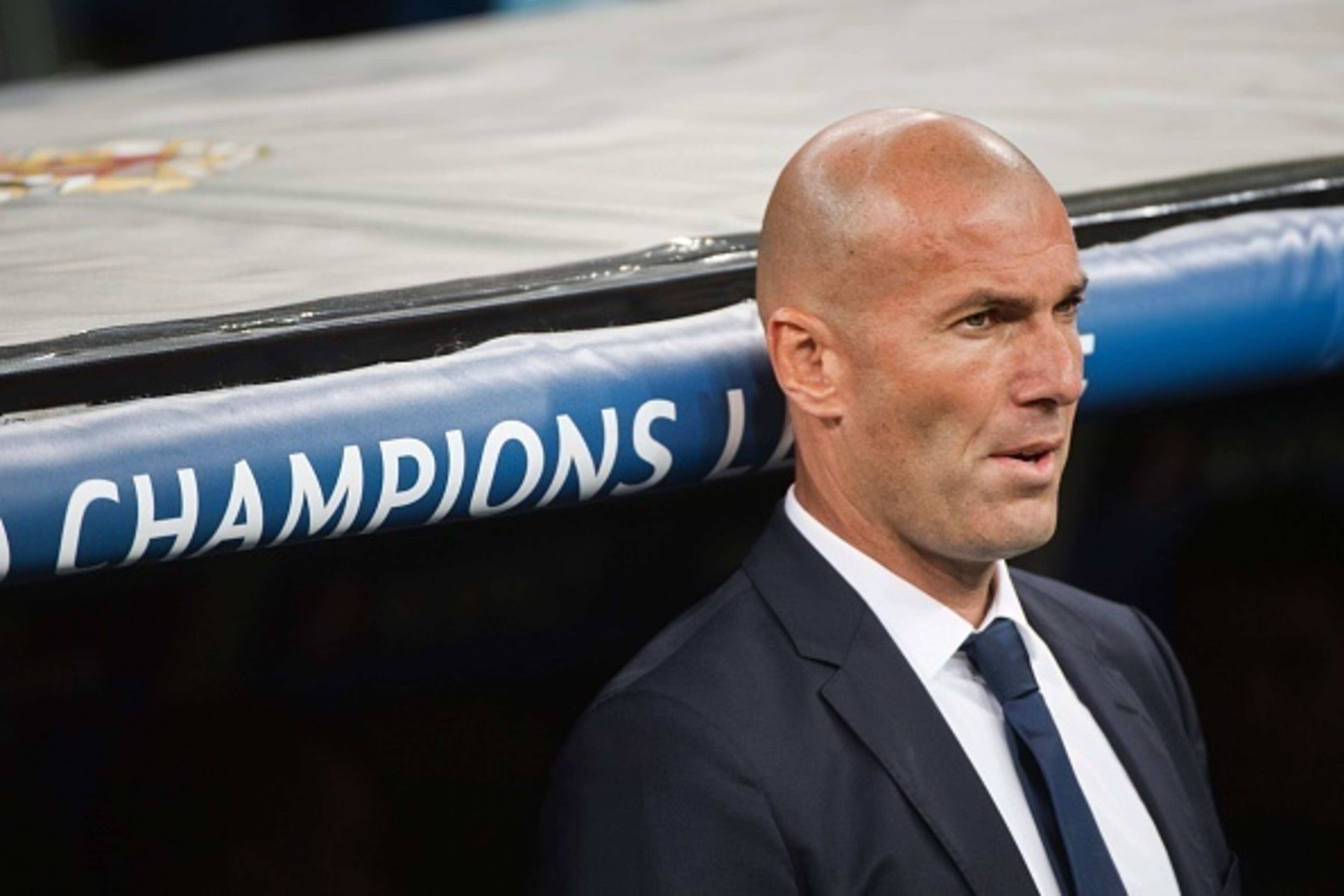 Real Madrid's French coach Zinedine Zidane looks on before the UEFA Champions League football match Real Madrid CF vs Sporting CP at the Santiago Bernabeu stadium in Madrid on September 14, 2016. / AFP / CURTO DE LA TORRE        (Photo credit should read 
