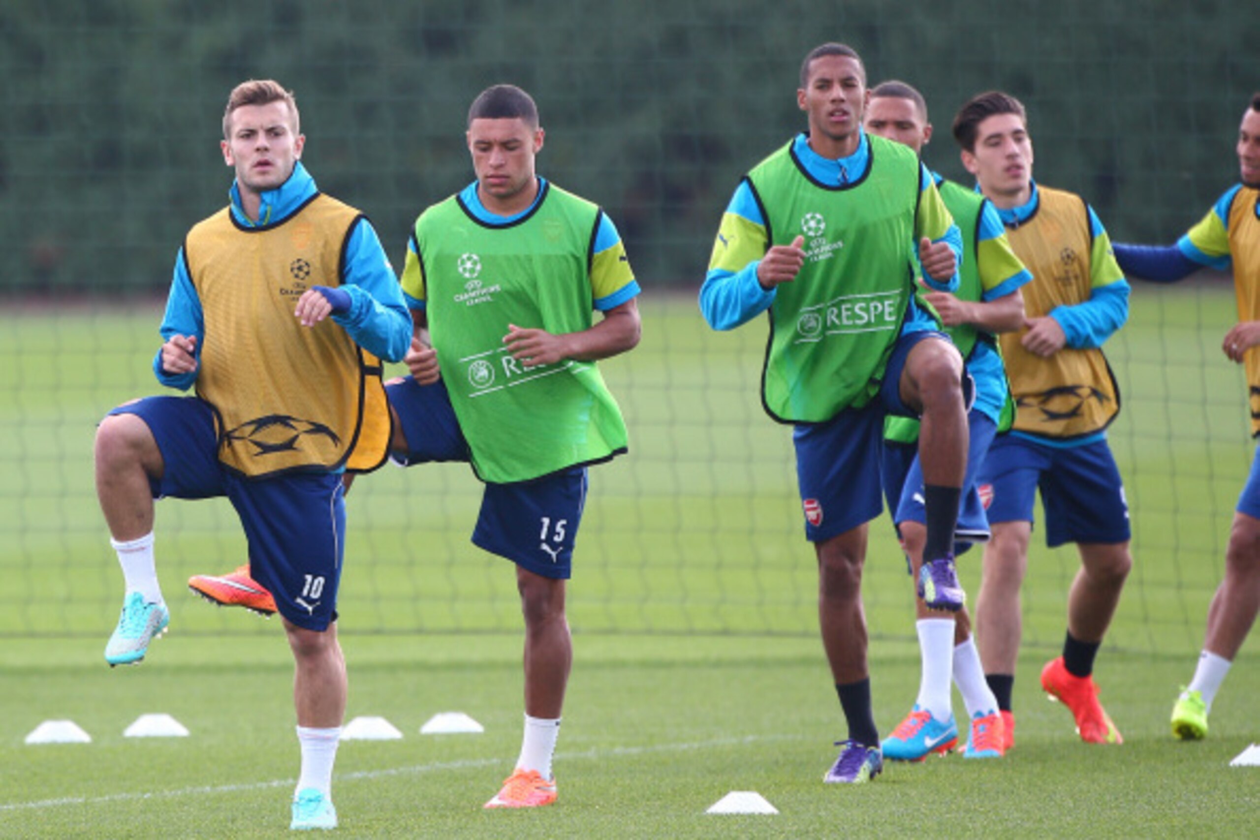 ST ALBANS, ENGLAND - SEPTEMBER 15: Jack Wilshere and Alex Oxlade-Chamberlain warms up during a Arsenal Training Session ahead of their Champions League fixture against Borussia Dortmund on September 15, 2014 in St Albans, England. (Photo by Charlie Crowhu