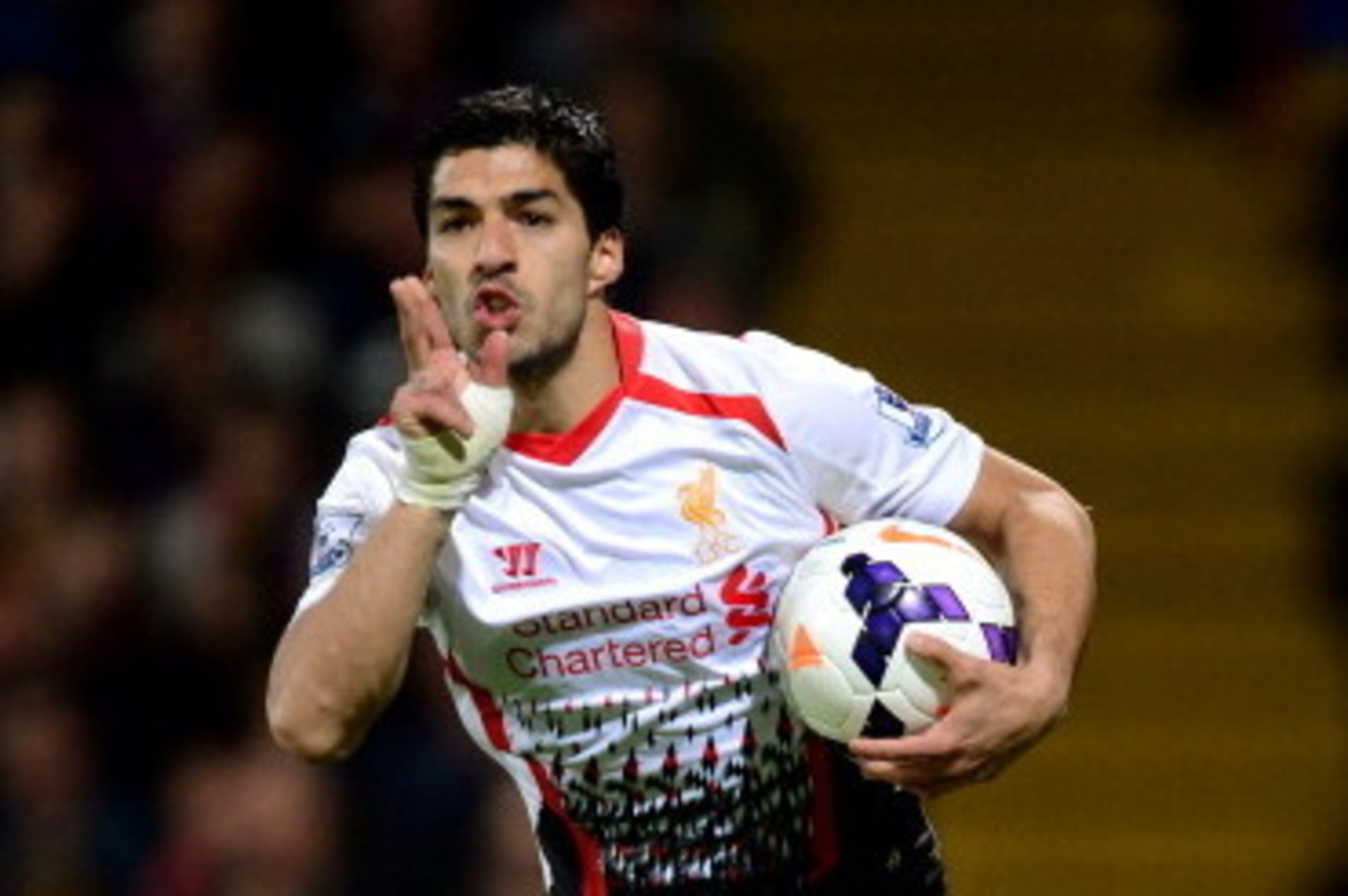 LONDON, ENGLAND - MAY 05: Luis Suarez of Liverpool celebrates after scoring his team' sthird goal during the Barclays Premier League match between Crystal Palace and Liverpool at Selhurst Park on May 5, 2014 in London, England. (Photo by Jamie McDonald/ LONDON, ENGLAND - MAY 05: Luis Suarez of Liverpool celebrates after scoring his team' sthird goal during the Barclays Premier League match between Crystal Palace and Liverpool at Selhurst Park on May 5, 2014 in London, England. (Photo by Jamie McDonald/