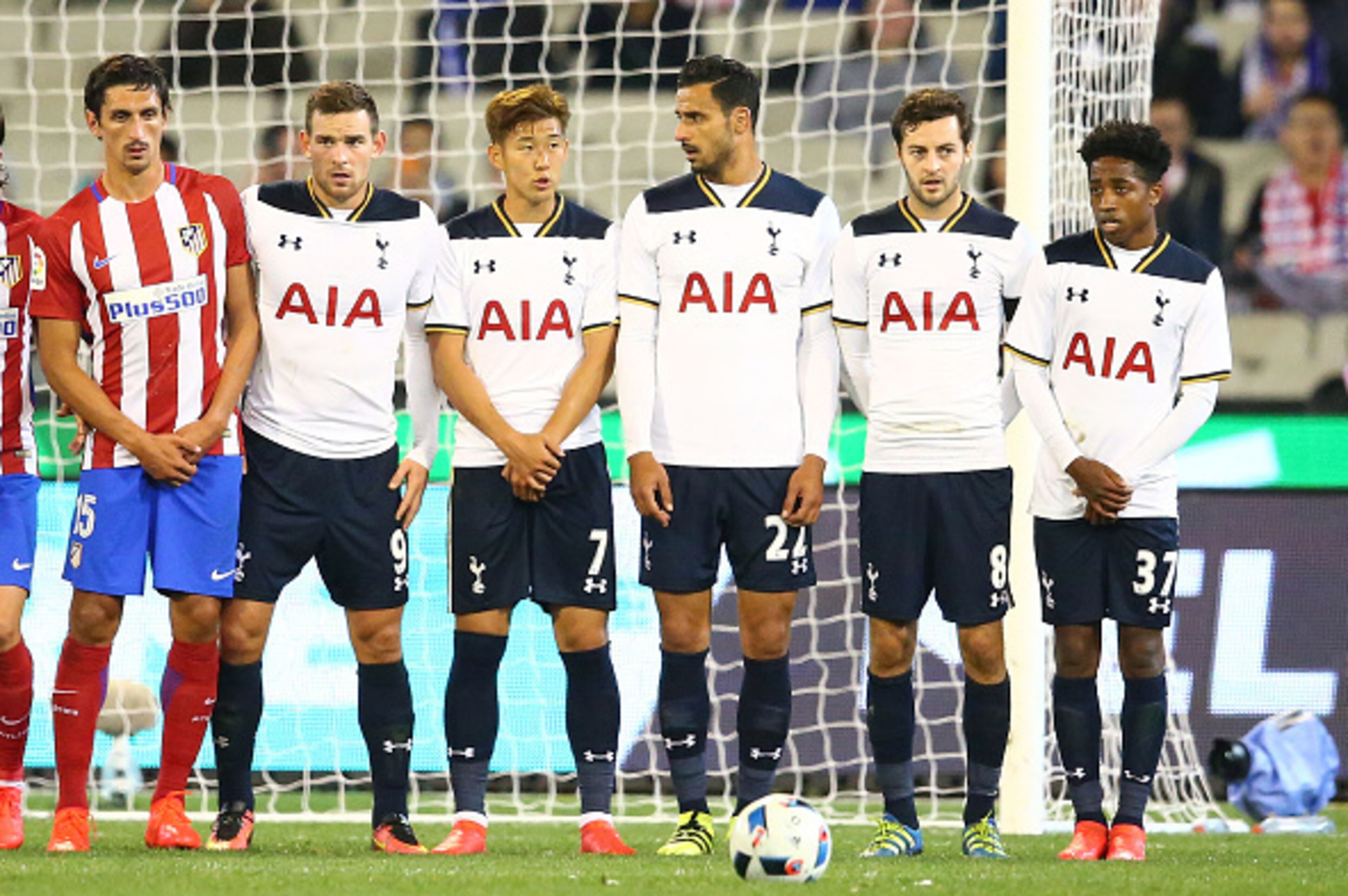 MELBOURNE, AUSTRALIA - JULY 29:  Vincent Janssen, 	Son Heung-min, Nacer Chadli, Ryan Mason and Kyle Walker-Peters of Tottenham Hotspur form a wall during 2016 International Champions Cup Australia match between Tottenham Hotspur and Atletico de Madrid at 