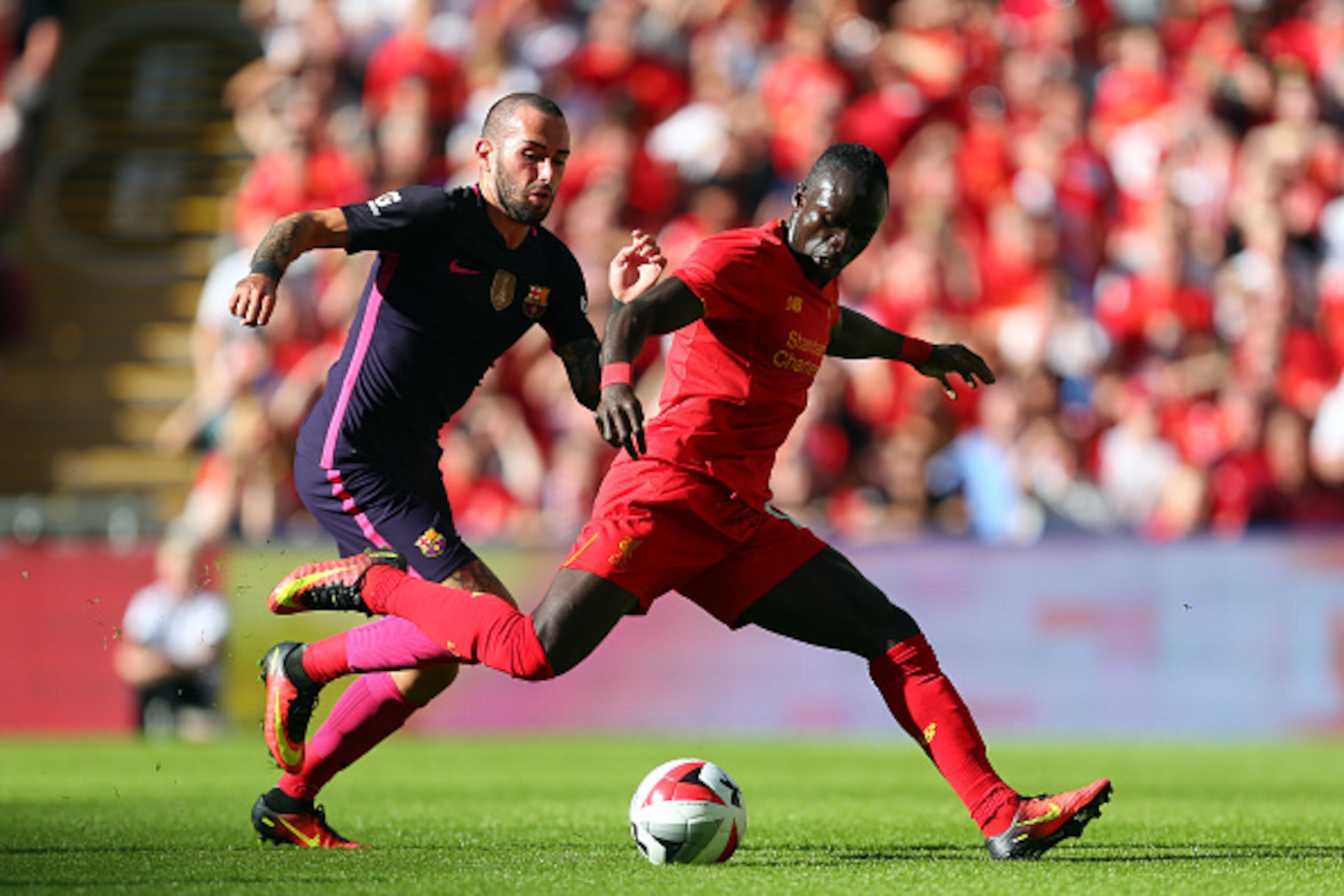 LONDON, ENGLAND - AUGUST 06: Aleix Vidal of FC Barcelona and Sadio Mane of Liverpool during the International Champions Cup 2016 match between Liverpool and Barcelona at Wembley Stadium on August 6, 2016 in London, England. (Photo by Catherine Ivill - AMA