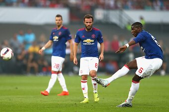 ROTTERDAM, NETHERLANDS - SEPTEMBER 15: Paul Pogba of Manchester United takes a free kick during the UEFA Europa League Group A match between Feyenoord and Manchester United FC at Feijenoord Stadion on September 15, 2016 in Rotterdam, .  (Photo by Dean Mou
