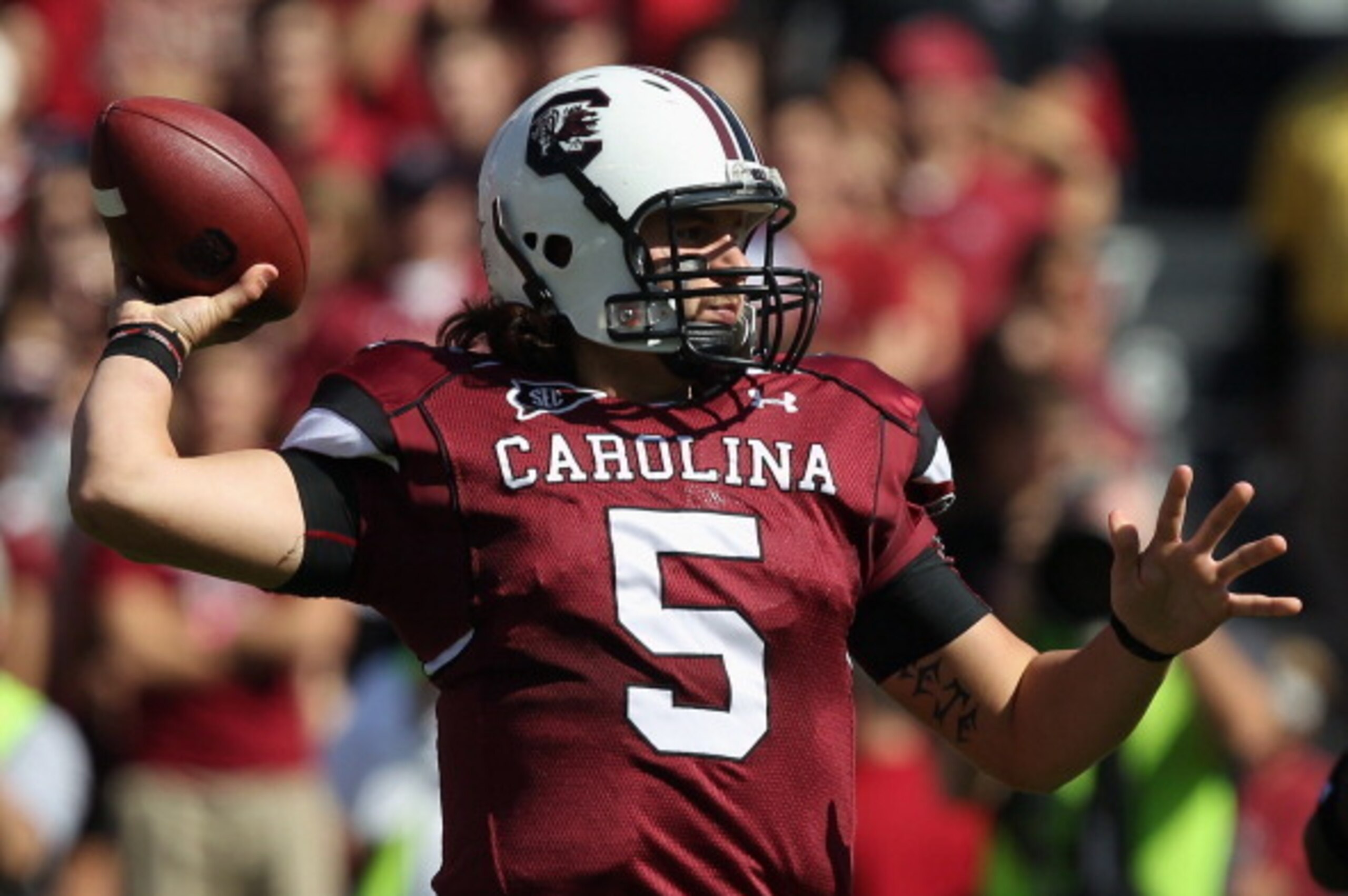 COLUMBIA, SC - OCTOBER 30:  Stephen Garcia #5 of the South Carolina Gamecocks drops back to throw a pass against the Tennessee Volunteers during their game at Williams-Brice Stadium on October 30, 2010 in Columbia, South Carolina.  (Photo by Streeter Leck