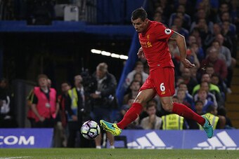 Liverpool's Croatian defender Dejan Lovren scores his team's first goal during the English Premier League football match between Chelsea and Liverpool at Stamford Bridge in London on September 16, 2016. / AFP / Adrian DENNIS / RESTRICTED TO EDITORIAL USE.