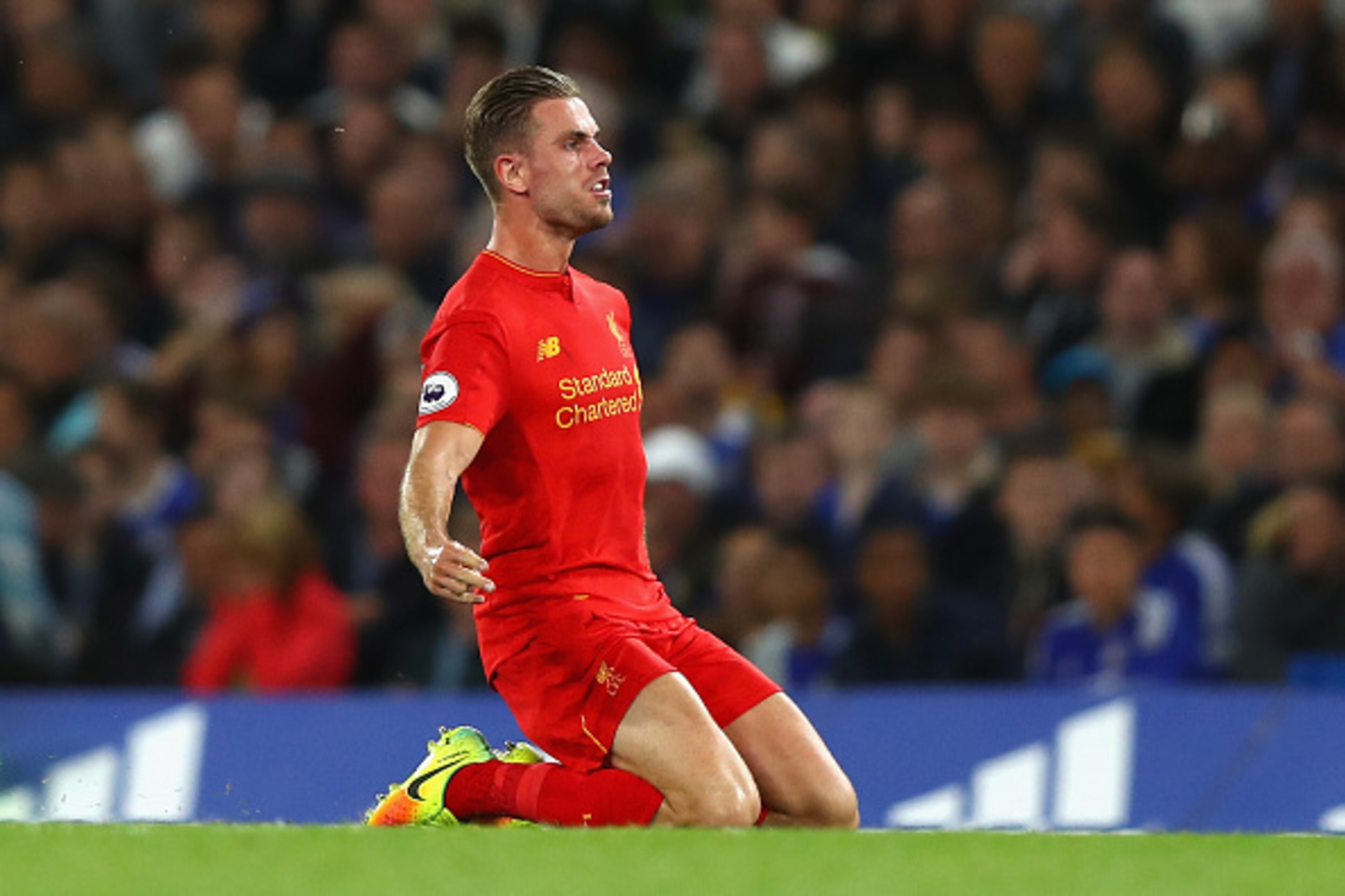 LONDON, ENGLAND - SEPTEMBER 16:  Jordan Henderson of Liverpool celebrates scoring his sides second goal during the Premier League match between Chelsea and Liverpool at Stamford Bridge on September 16, 2016 in London, England.  (Photo by Clive Rose/Getty 
