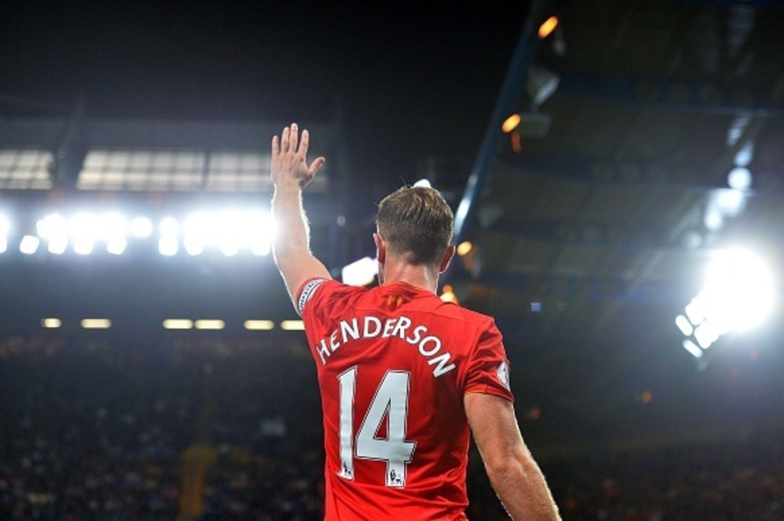 Liverpool's English midfielder Jordan Henderson waves to the fans following the English Premier League football match between Chelsea and Liverpool at Stamford Bridge in London on September 16, 2016.
Liverpool won the match 2-1. / AFP / GLYN KIRK / RESTRI