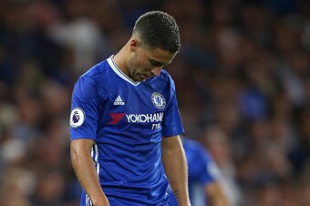 LONDON, ENGLAND - SEPTEMBER 16: A dejected looking Eden Hazard of Chelsea during the Premier League match between Chelsea and Liverpool at Stamford Bridge on September 16, 2016 in London, England. (Photo by Catherine Ivill - AMA/Getty Images)