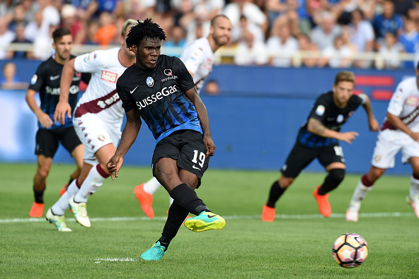 BERGAMO, ITALY - SEPTEMBER 11:  Franck Kessie of Atalanta BC scores to make it  2-1 from the penalty spot during the Serie a match between Atalanta BC and FC Torino at Stadio Atleti Azzurri d'Italia on September 11, 2016 in Bergamo, Italy.  (Photo by Pier