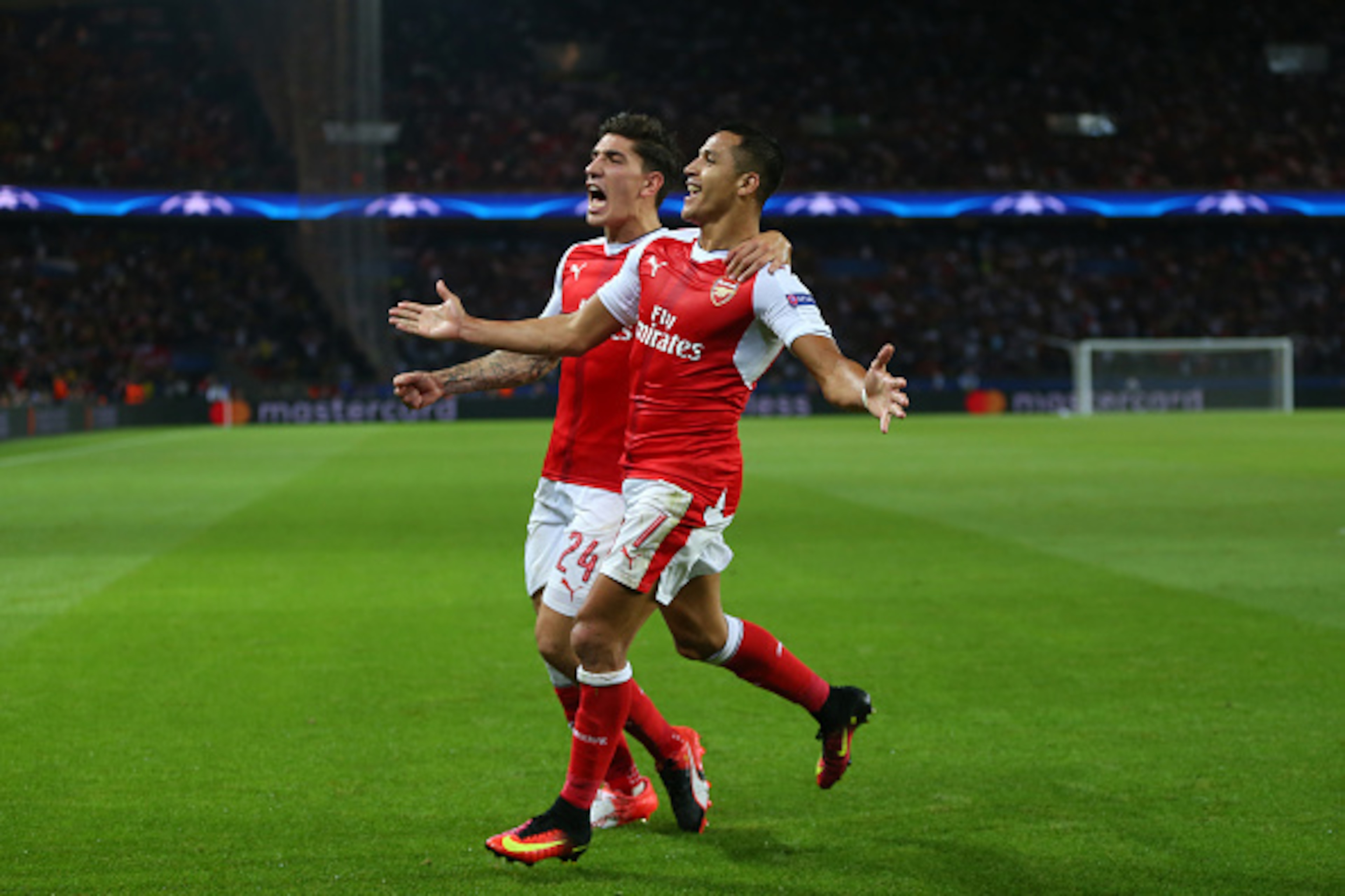 PARIS, FRANCE - SEPTEMBER 13: Alexis Sanchez of Arsenal celebrates after he scores to make it 1-1 with Hector Bellerin of Arsenal during the UEFA Champions League match between Paris Saint-Germain and Arsenal at Parc des Princes on September 13, 2016 in P
