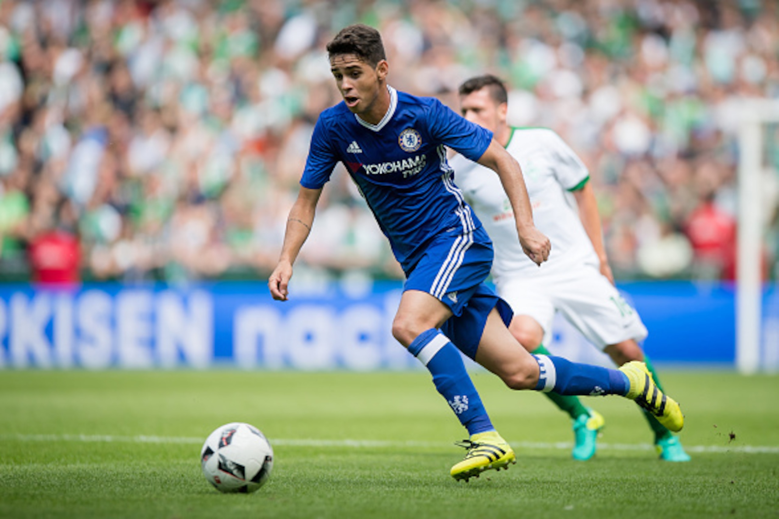 BREMEN, GERMANY - AUGUST 07: Oscar of Chelsea runs with the ball during the pre-season friendly match between Werder Bremen and FC Chelsea at Weserstadion on August 7, 2016 in Bremen, Germany. (Photo by Boris Streubel/Getty Images) BREMEN, GERMANY - AUGUST 07: Oscar of Chelsea runs with the ball during the pre-season friendly match between Werder Bremen and FC Chelsea at Weserstadion on August 7, 2016 in Bremen, Germany. (Photo by Boris Streubel/Getty Images)
