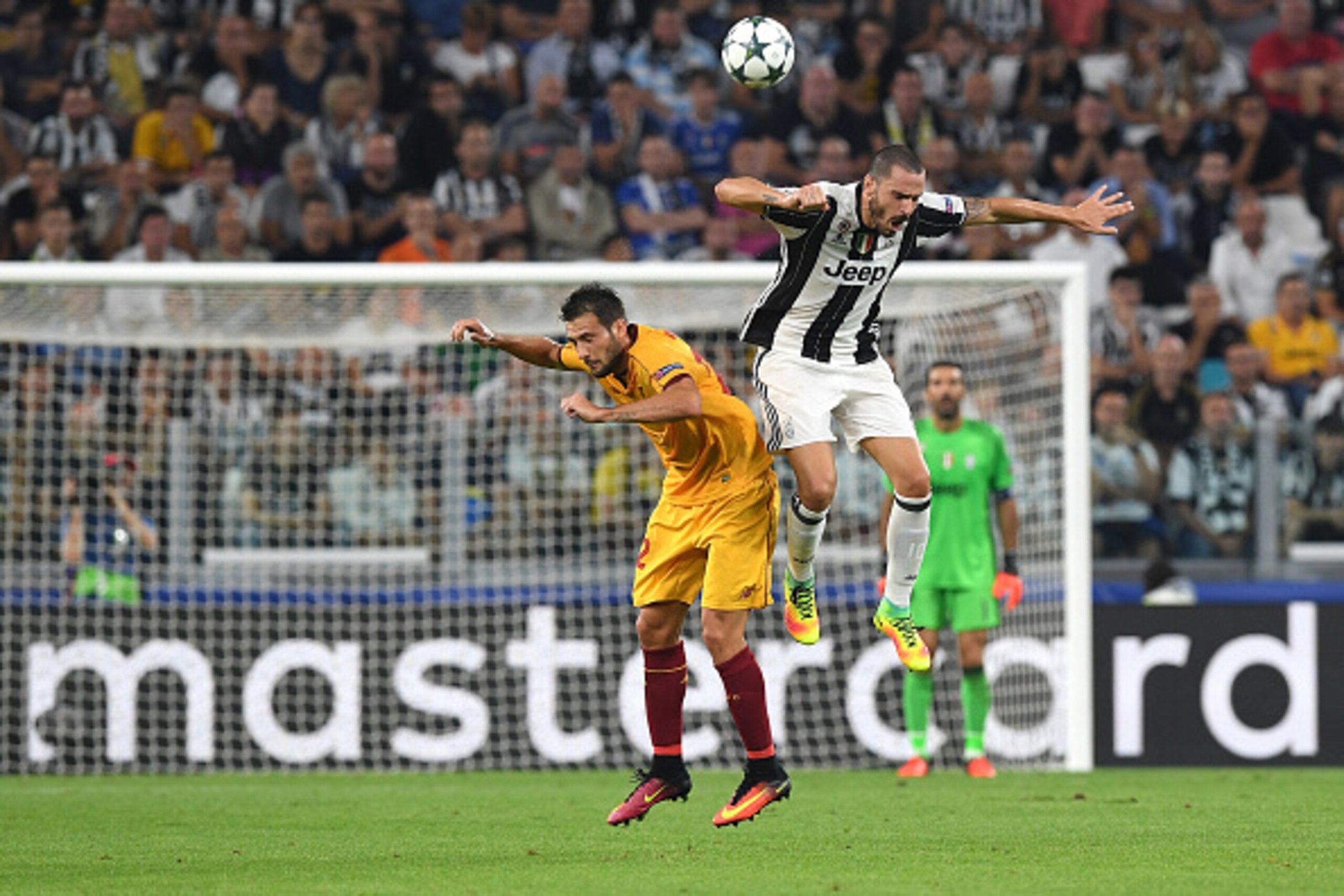 TURIN, ITALY - SEPTEMBER 14: Leonardo Bonucci (R) of Juventus FC clashes with Franco Vazquez of Sevilla FC during the UEFA Champions League Group H match between Juventus FC and Sevilla FC at Juventus Stadium on September 14, 2016 in Turin, Italy. (Phot TURIN, ITALY - SEPTEMBER 14: Leonardo Bonucci (R) of Juventus FC clashes with Franco Vazquez of Sevilla FC during the UEFA Champions League Group H match between Juventus FC and Sevilla FC at Juventus Stadium on September 14, 2016 in Turin, Italy. (Phot