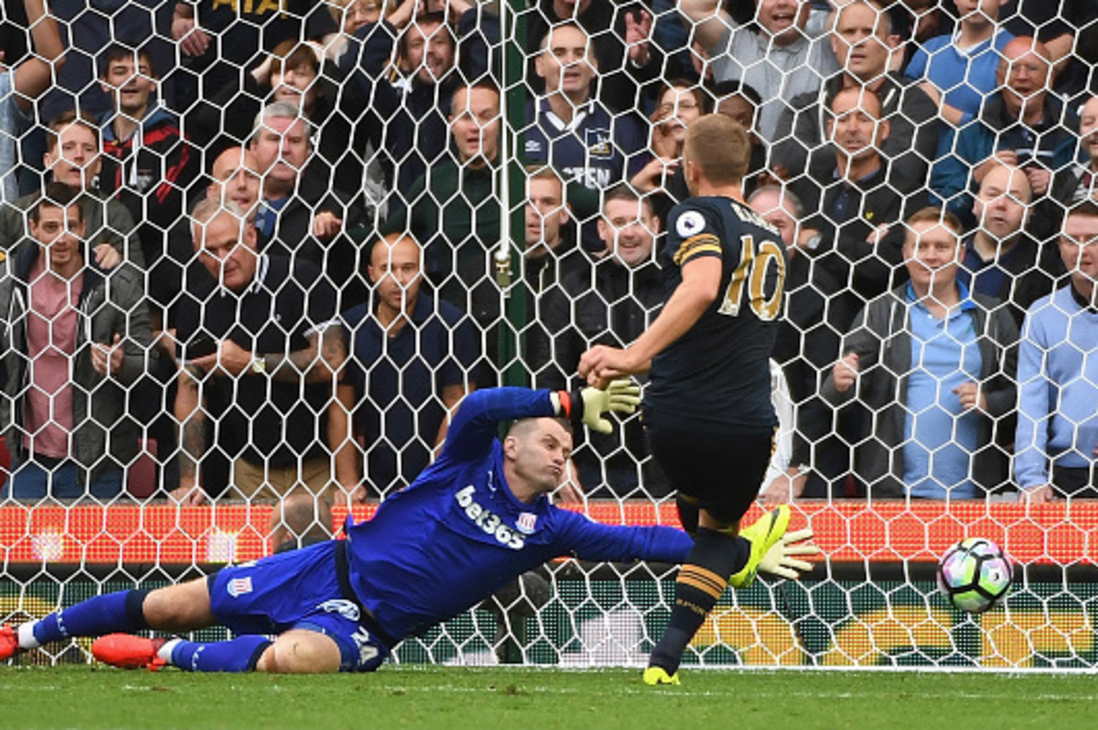 STOKE ON TRENT, ENGLAND - SEPTEMBER 10: Harry Kane of Tottenham Hotspur scores his sides first goal past Shay Given of Stoke City during the Premier League match between Stoke City and Tottenham Hotspur at Britannia Stadium on September 10, 2016 in Stoke STOKE ON TRENT, ENGLAND - SEPTEMBER 10: Harry Kane of Tottenham Hotspur scores his sides first goal past Shay Given of Stoke City during the Premier League match between Stoke City and Tottenham Hotspur at Britannia Stadium on September 10, 2016 in Stoke