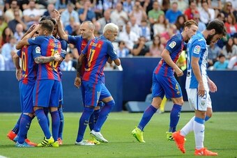 Barcelona players celebrate after scoring during the Spanish league football match CD Leganes CF vs FC Barcelona at the Butarque municipal stadium in Leganes on September 17, 2016. / AFP / PEDRO ARMESTRE        (Photo credit should read PEDRO ARMESTRE/AFP