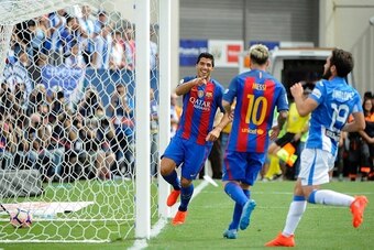 Barcelona's Uruguayan forward Luis Suarez (L) and Barcelona's Argentinian forward Lionel Messi celebrate a goal during the Spanish league football match CD Leganes CF vs FC Barcelona at the Butarque municipal stadium in Leganes on September 17, 2016. / AF