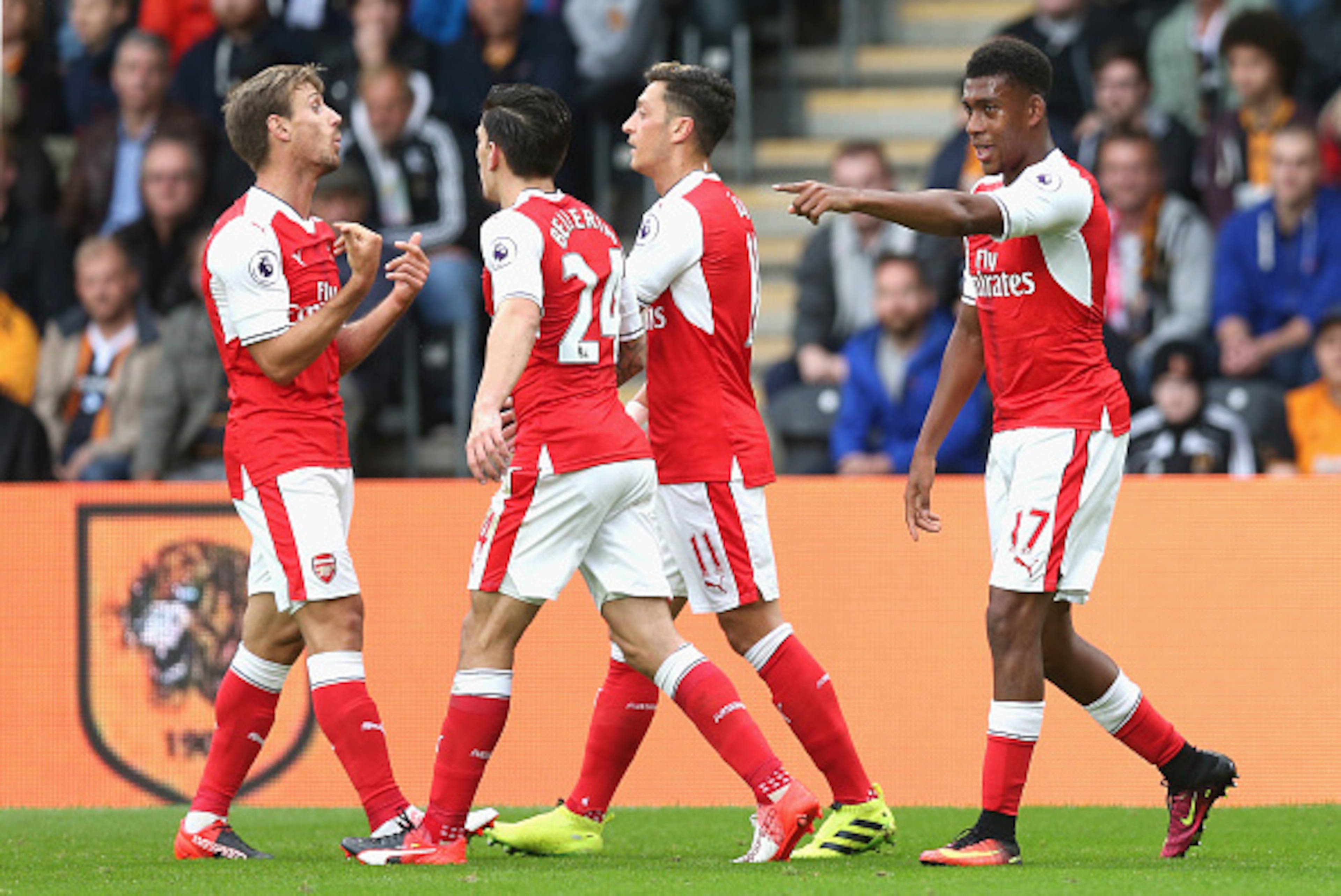 HULL, ENGLAND - SEPTEMBER 17:  Alex Iwobi of Arsenal  (R) celebrates assissting his sides first goal with his team mates during the Premier League match between Hull City and Arsenal at KCOM Stadium on September 17, 2016 in Hull, England.  (Photo by Alex 