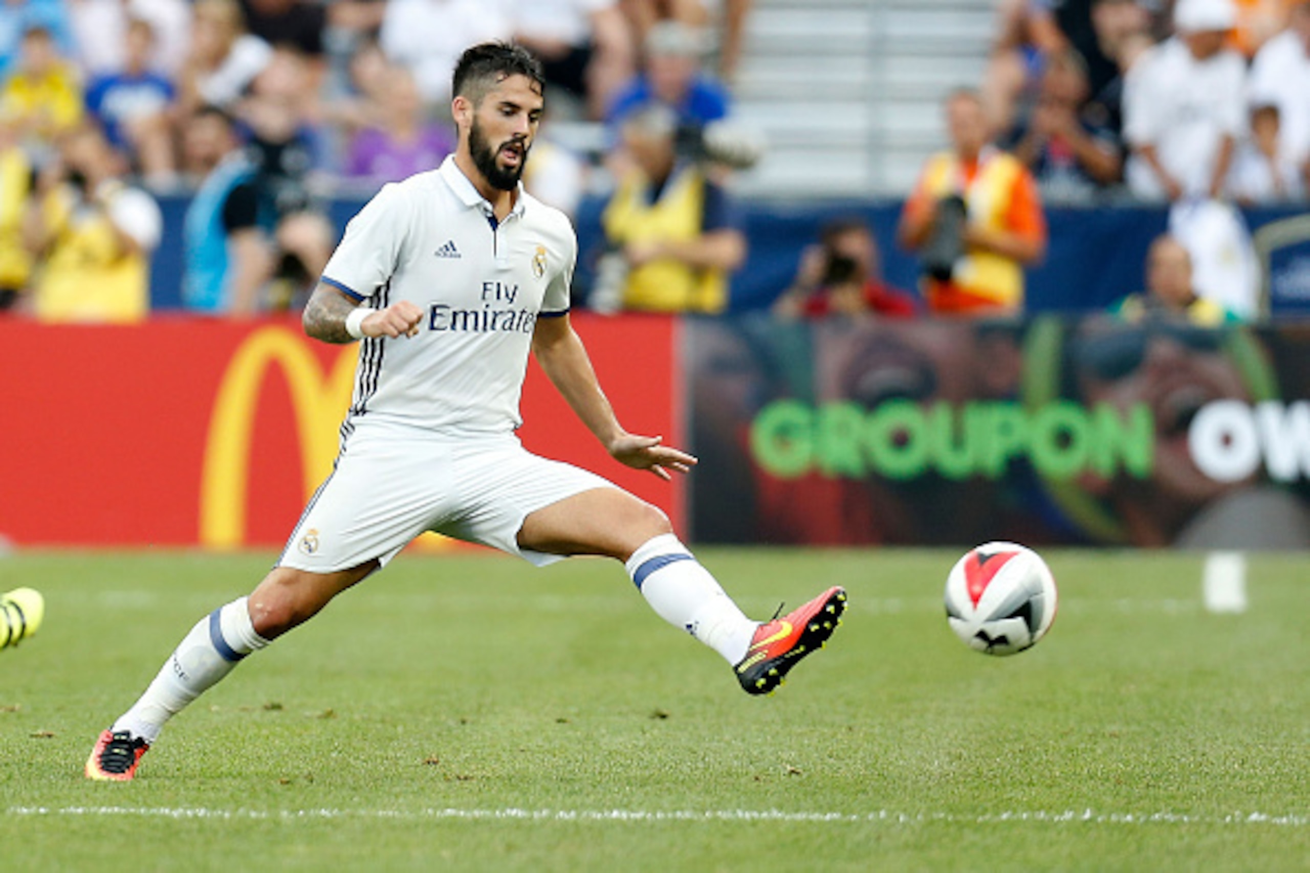 COLUMBUS, OH - JULY 27:  Isco #22 of Real Madrid C.F. controls the ball during the game against Paris Saint-Germain F.C. on July 27, 2016 at Ohio Stadium in Columbus, Ohio. (Photo by Kirk Irwin/Getty Images)