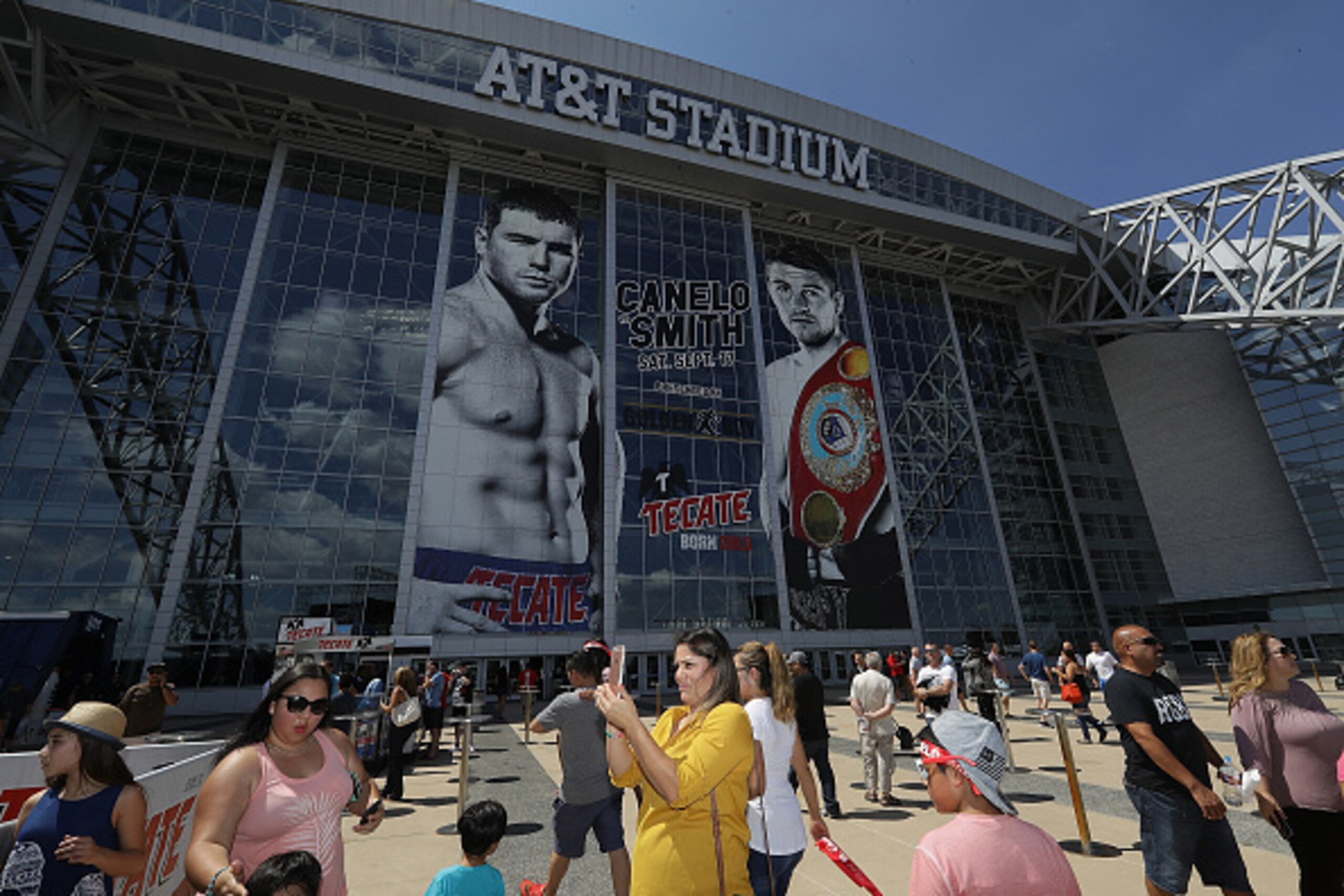 ARLINGTON, TX - SEPTEMBER 16: Fans walk around before Canelo Alvarez of Mexico and Liam Smith of Great Britain weigh-in for their WBO junior middleweight world championship fight at AT&T Stadium on September 16, 2016 in Arlington, Texas. (Photo by Ronal ARLINGTON, TX - SEPTEMBER 16: Fans walk around before Canelo Alvarez of Mexico and Liam Smith of Great Britain weigh-in for their WBO junior middleweight world championship fight at AT&T Stadium on September 16, 2016 in Arlington, Texas. (Photo by Ronal