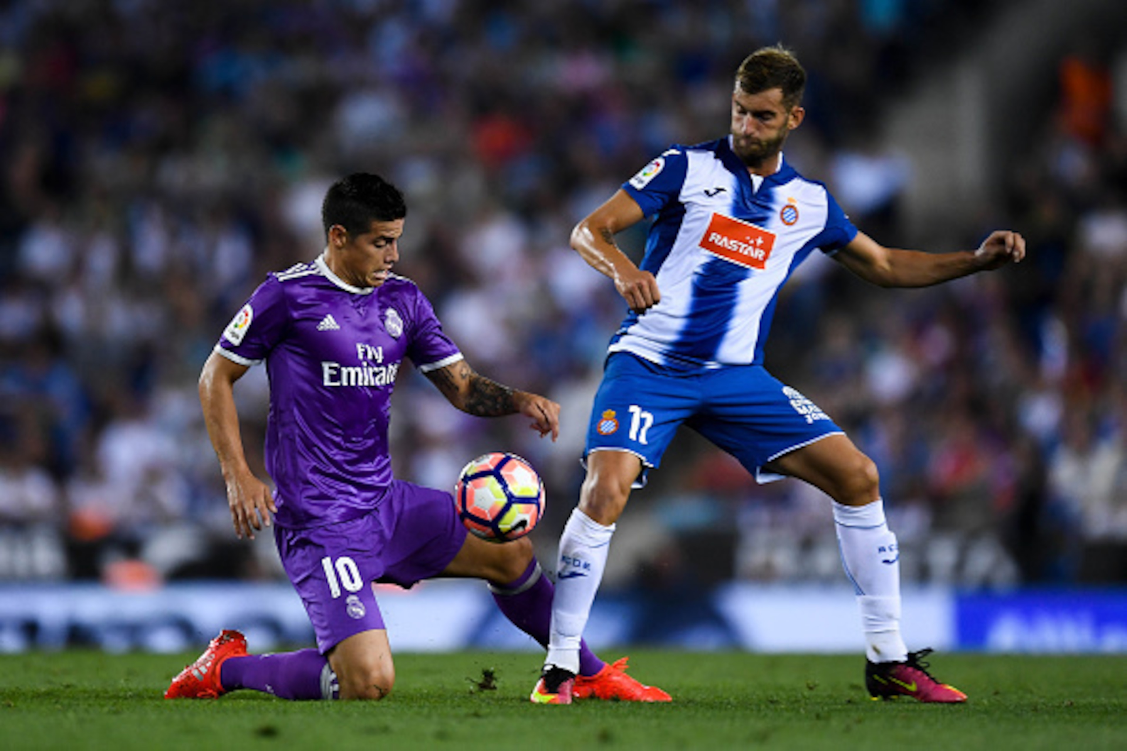 BARCELONA, SPAIN - SEPTEMBER 18: James Rodriguez of Real Madrid CF competes for the ball with Leo Baptistao of RCD Espanyol during the La Liga match between RCD Espanyol and Real Madrid CF at the RCDE stadium on September 18, 2016 in Barcelona, Spain. ( BARCELONA, SPAIN - SEPTEMBER 18: James Rodriguez of Real Madrid CF competes for the ball with Leo Baptistao of RCD Espanyol during the La Liga match between RCD Espanyol and Real Madrid CF at the RCDE stadium on September 18, 2016 in Barcelona, Spain. (