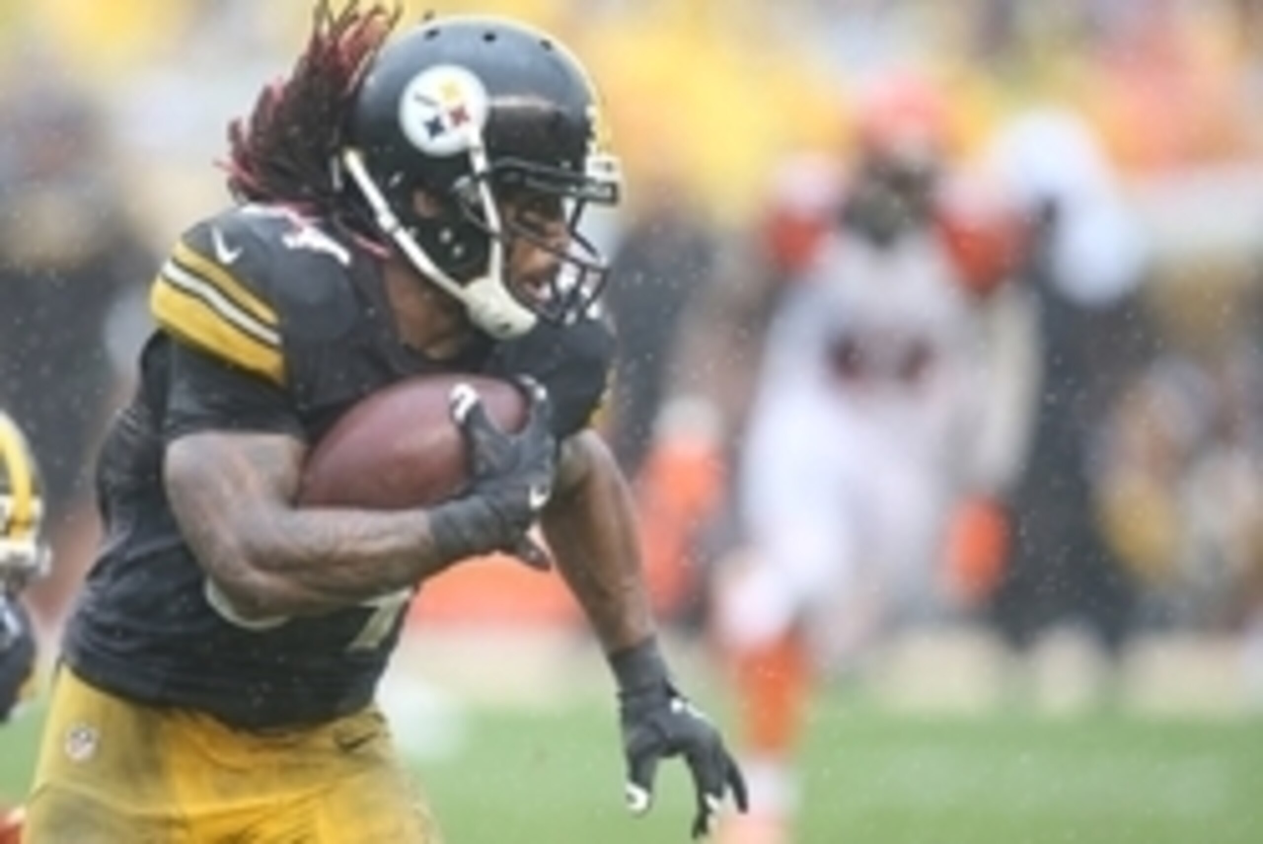 Sep 18, 2016; Pittsburgh, PA, USA;  Pittsburgh Steelers running back DeAngelo Williams (34) runs the ball against the Cincinnati Bengals during the third quarter at Heinz Field. The Pittsburgh Steelers won 24-16. Mandatory Credit: Charles LeClaire-USA TOD